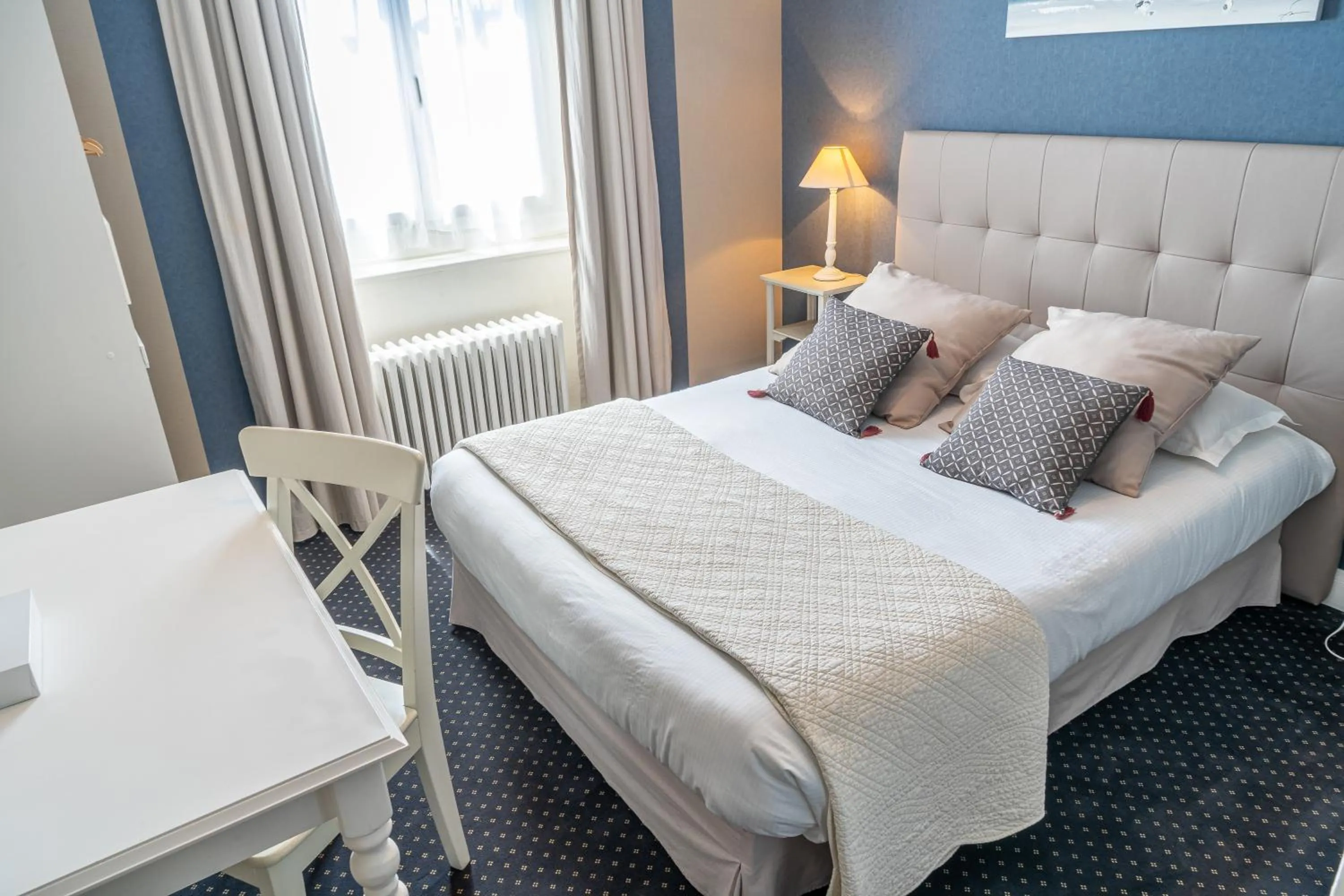 Bed in Cit'Hotel Normandy Hotel Pornichet La Baule