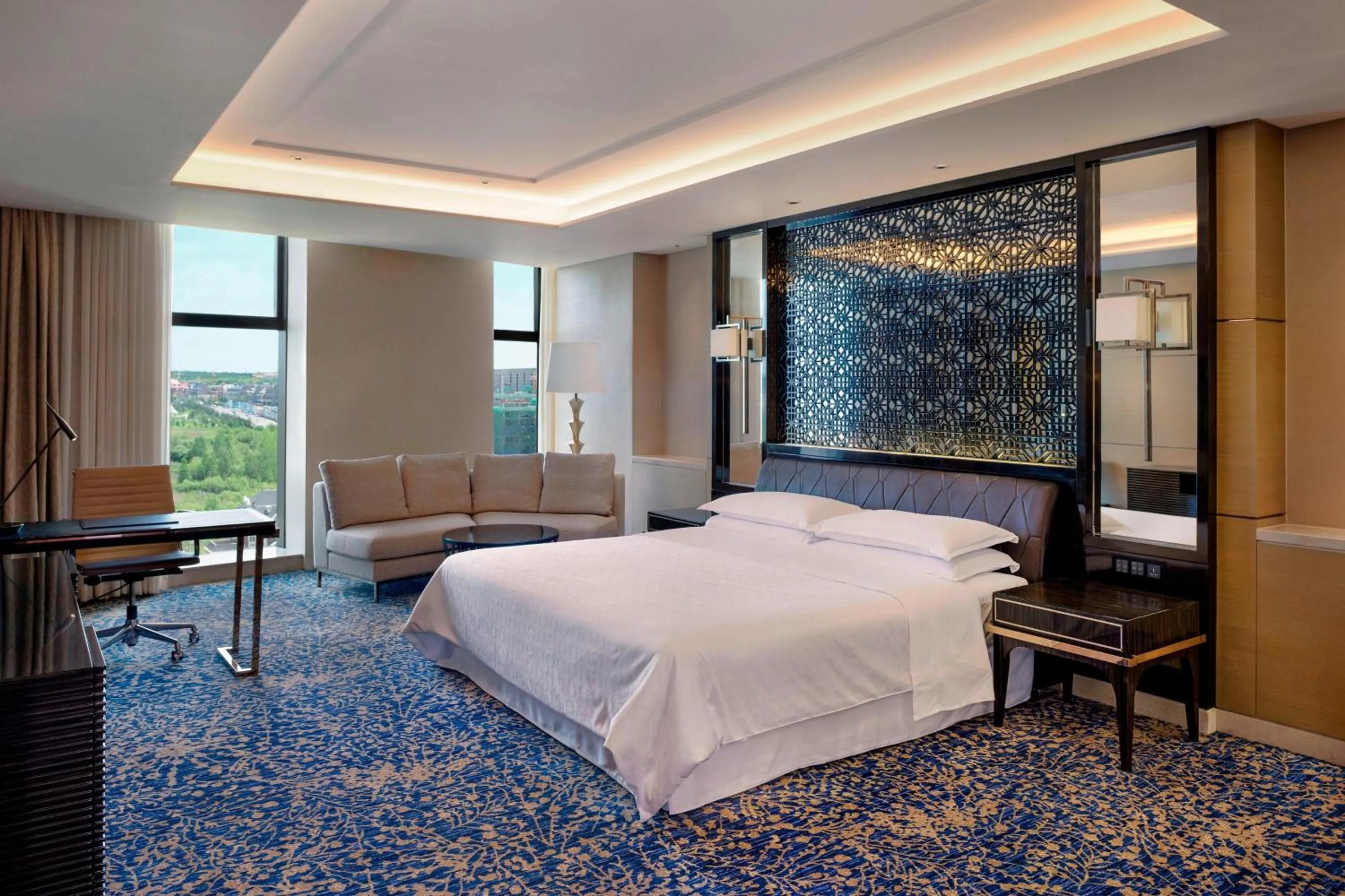 Photo of the whole room, Bed in Sheraton Changchun Jingyuetan Hotel