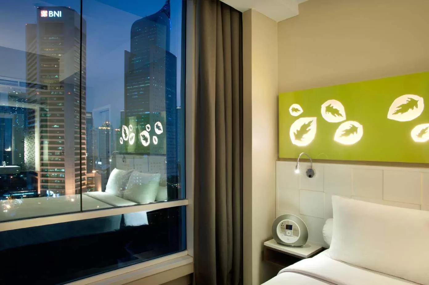 City view, Bed in All Seasons Jakarta Thamrin