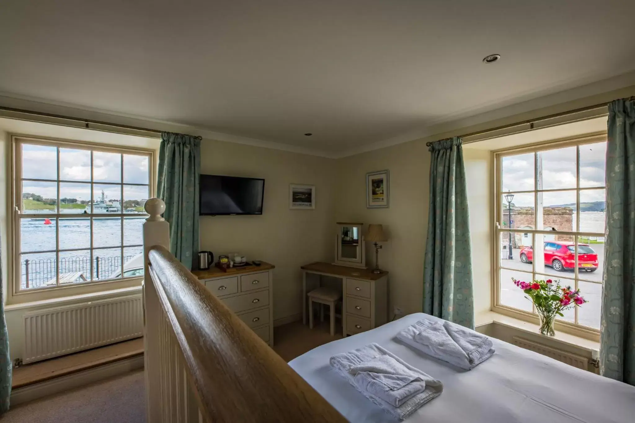 Standard Twin Room in Edgcumbe Arms Standard Twin Room in Edgcumbe Arms