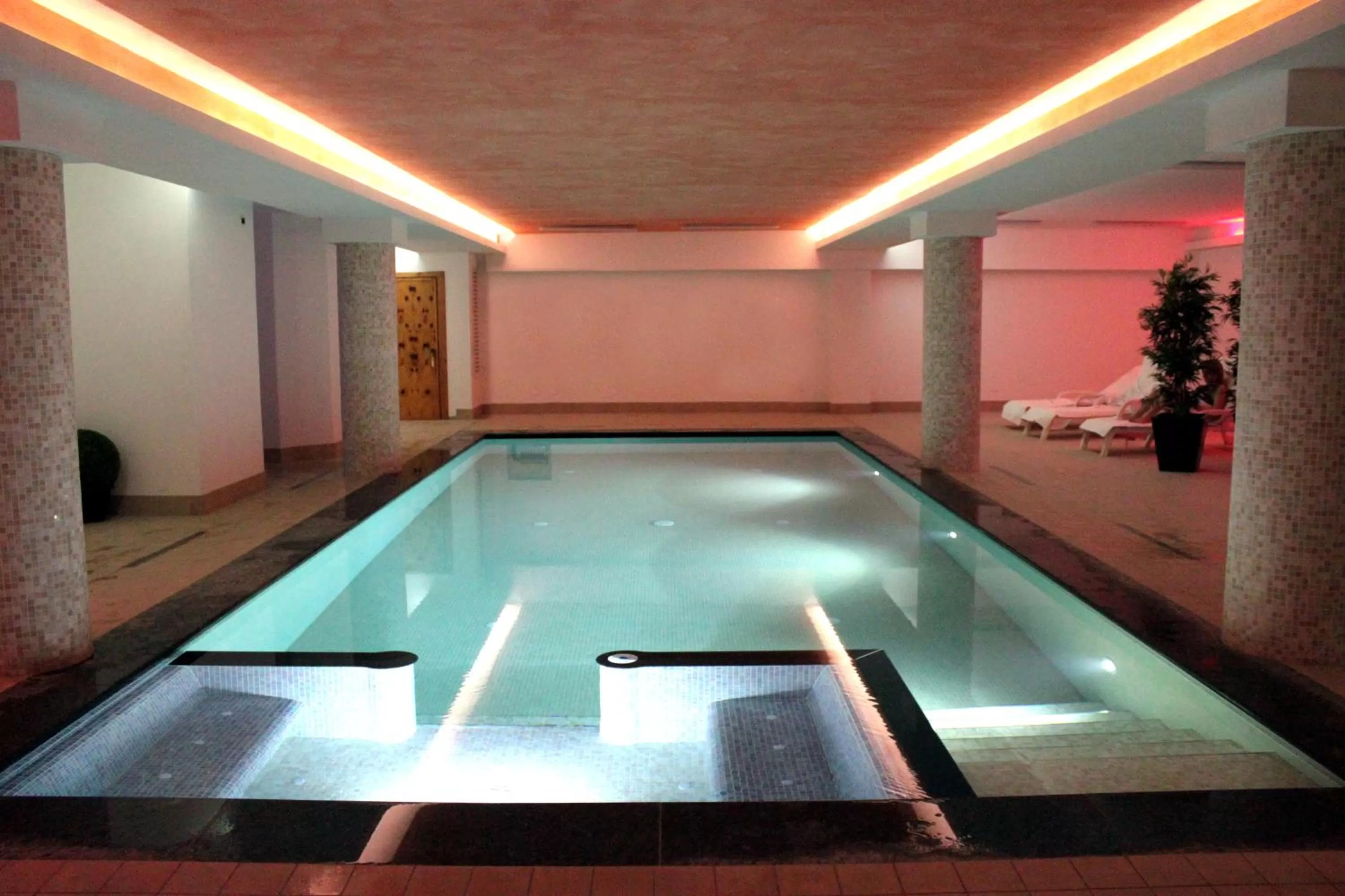 Swimming pool in Hotel Derby