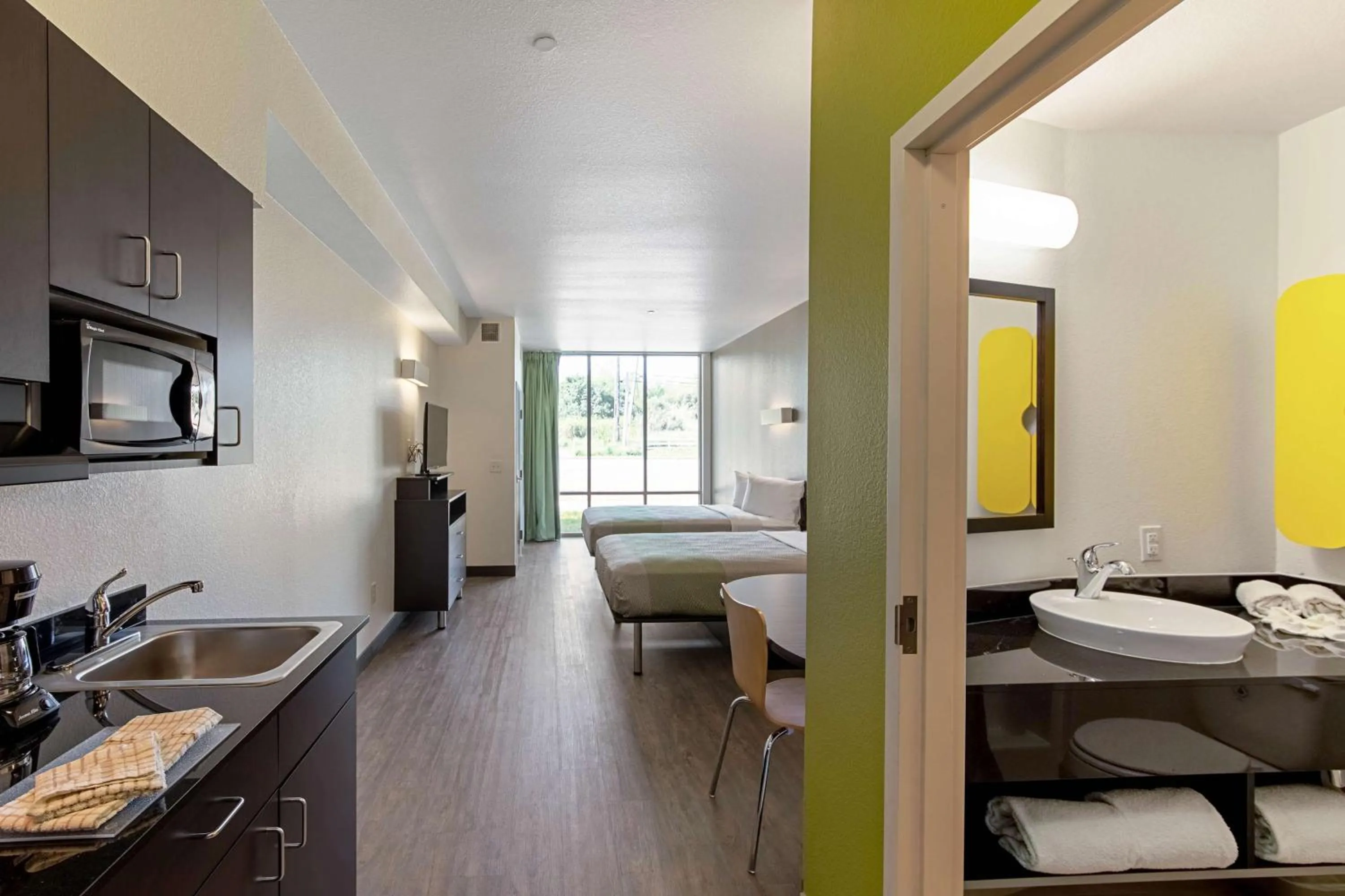 TV and multimedia, Bed in Studio 6 Austin Airport