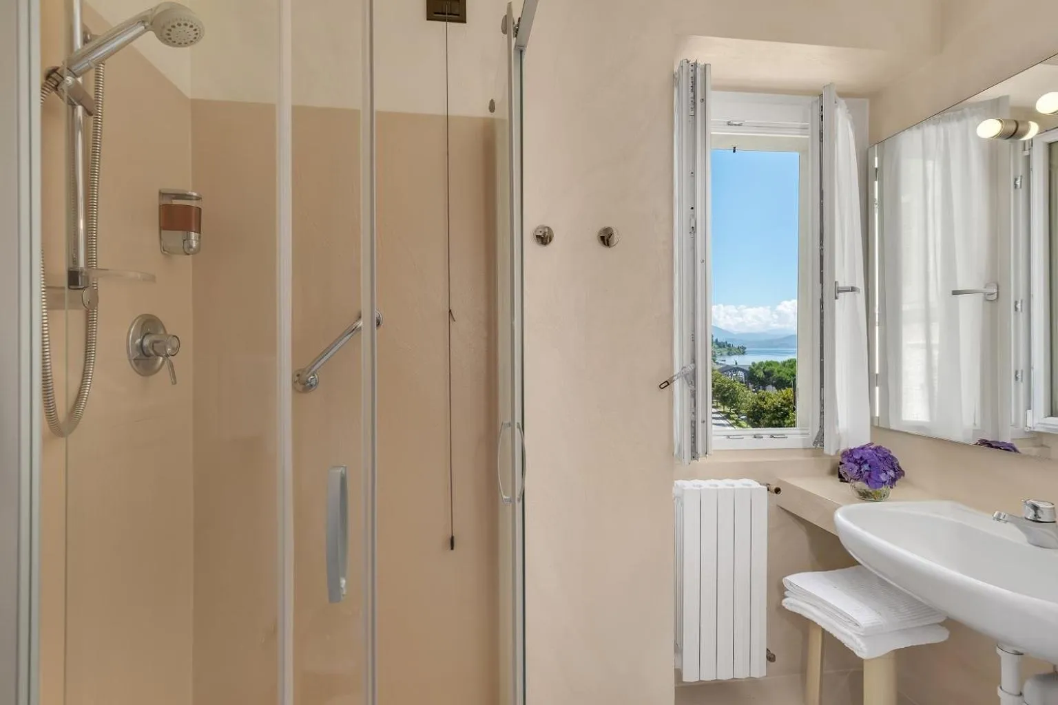 Bathroom in Hotel Ancora