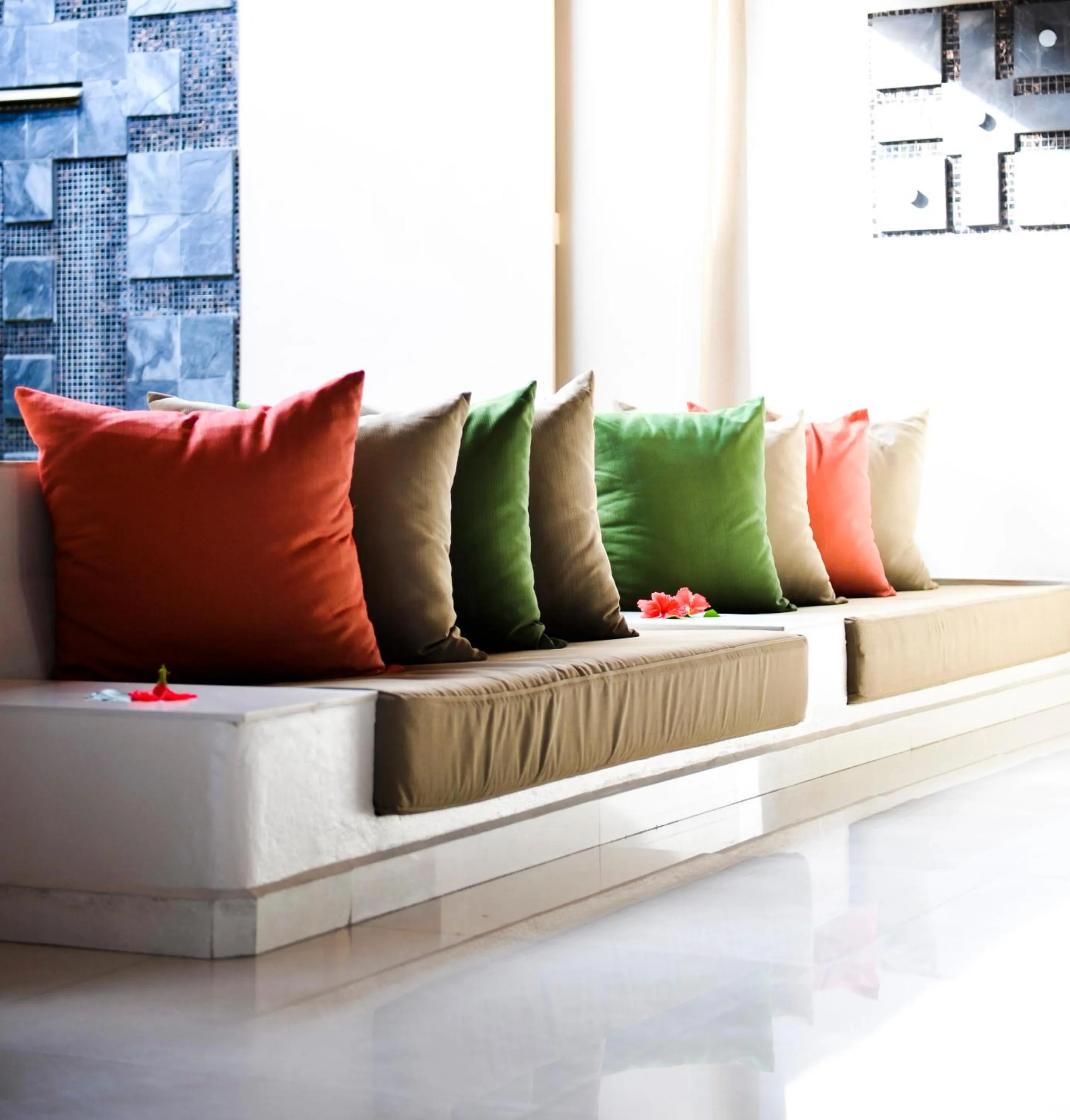 Lounge or bar in Coco de Mer Hotel and Black Parrot Suites