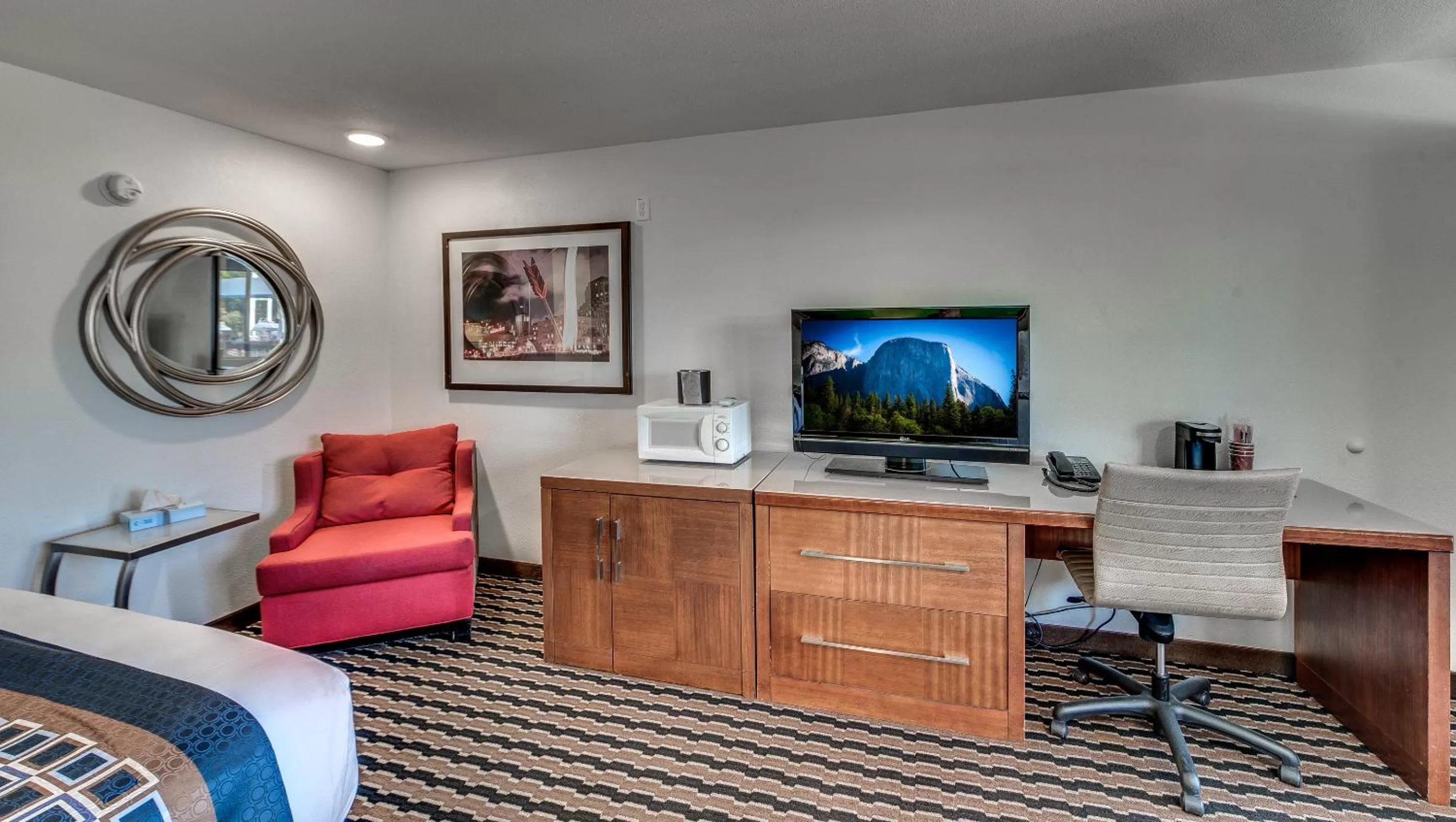 TV and multimedia in Angels Inn