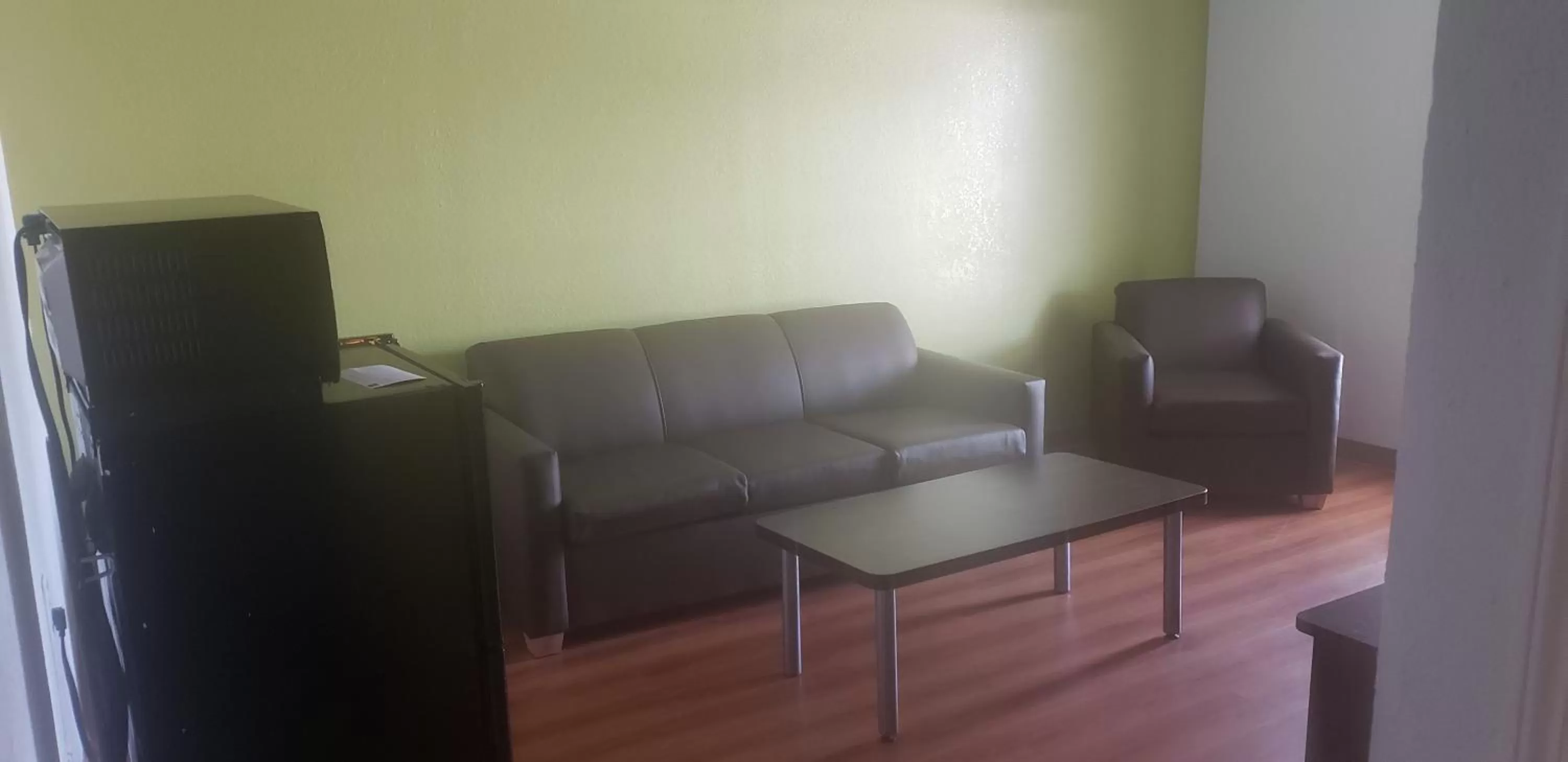 Living room in Motel 6-Destin, FL
