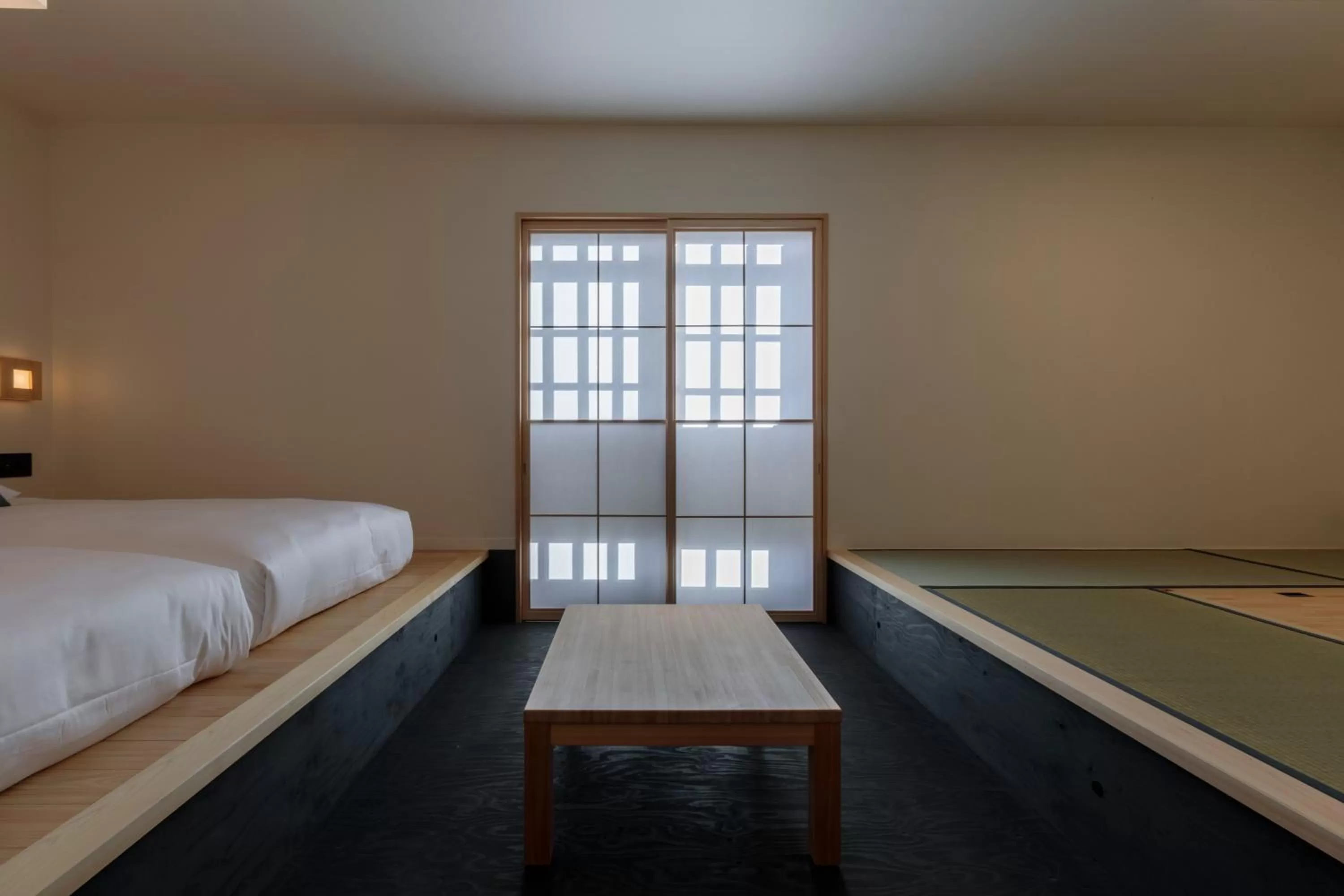 Photo of the whole room, Bed in yubune