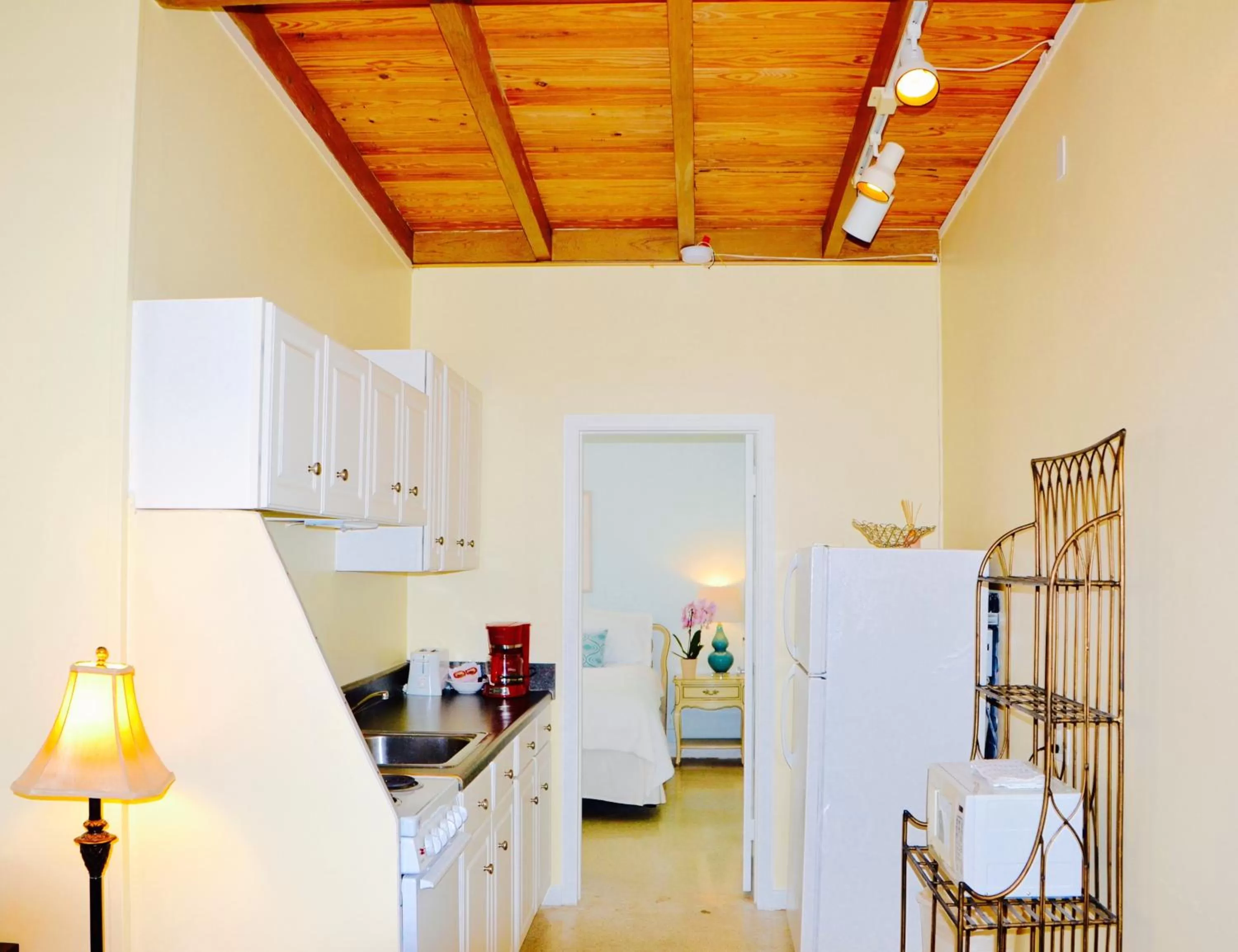 Kitchen or kitchenette in Sea Turtle Inn