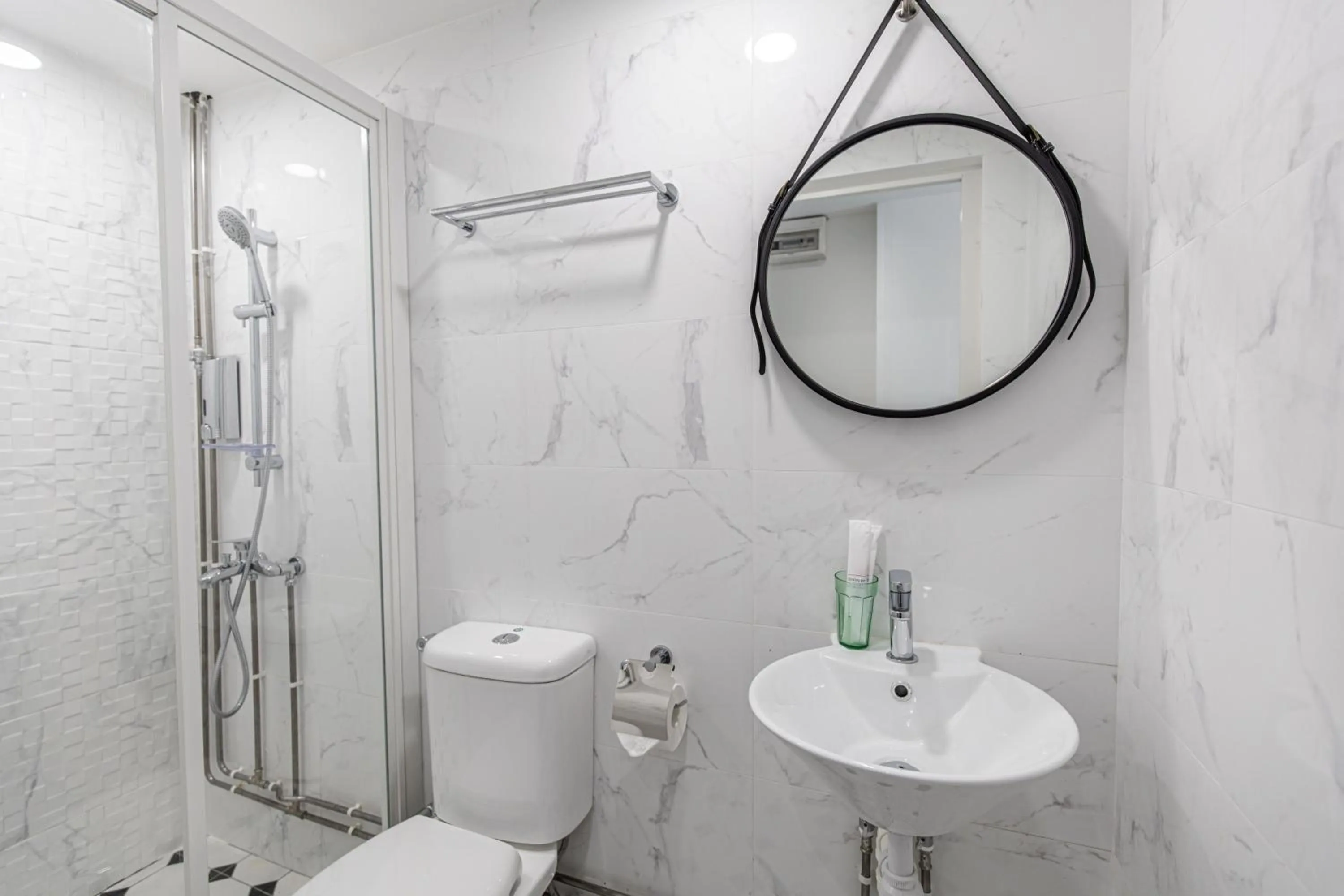 Bathroom in Philip Hotel