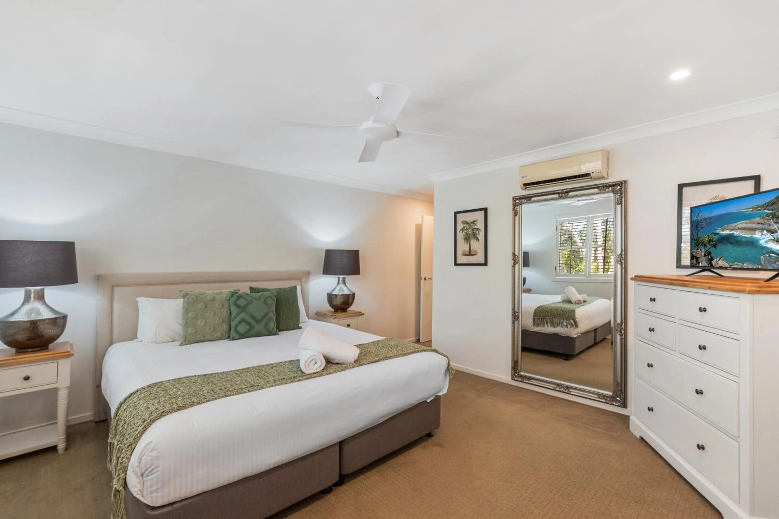 Bed in Noosa Entrance Waterfront Resort