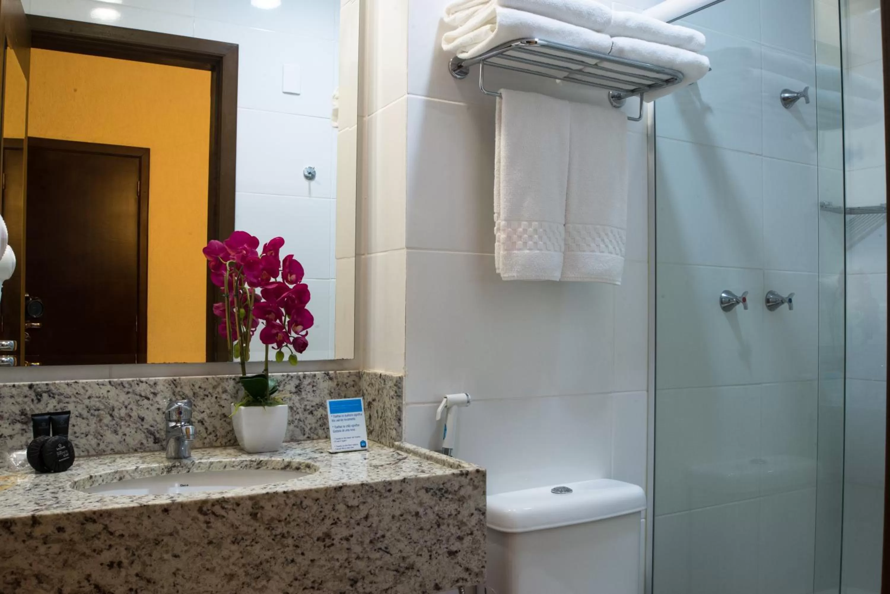 Shower in Hotel Estação 101 - Itajaí