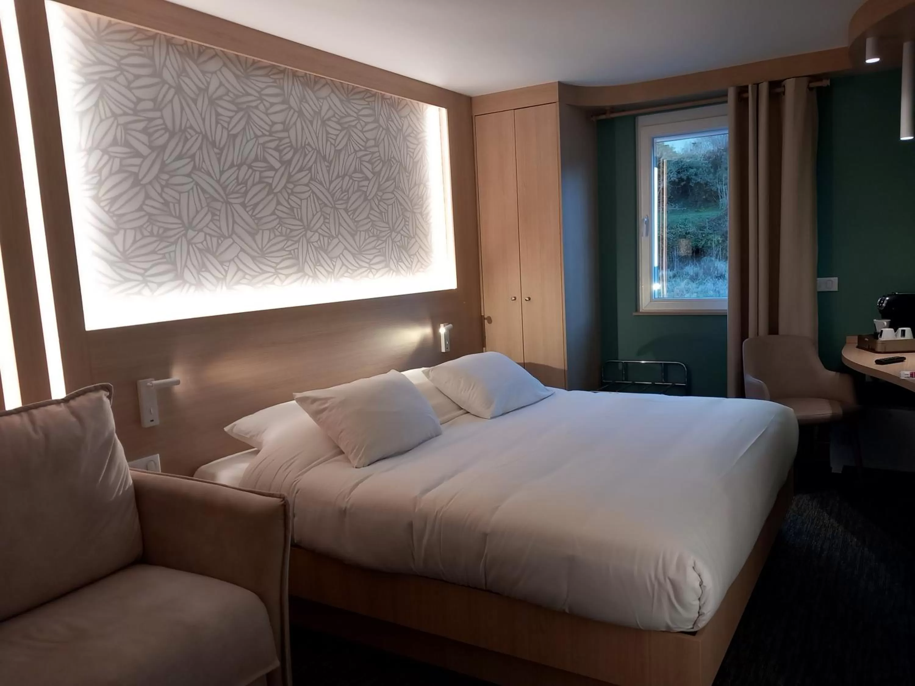 Bedroom, Bed in Hôtel Aster Restaurant Aux Arcades