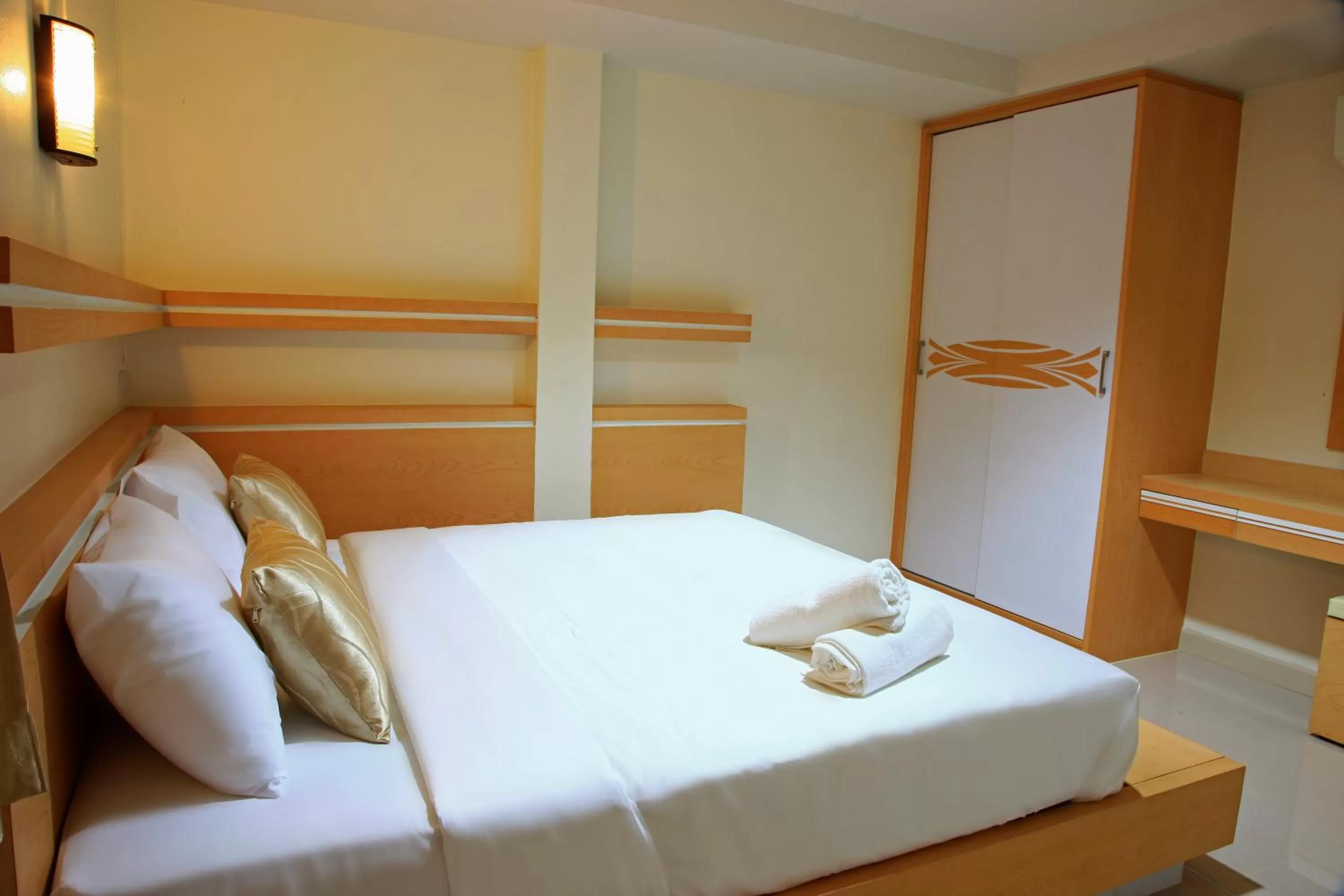 Bedroom, Bed in Baan Sanpoom