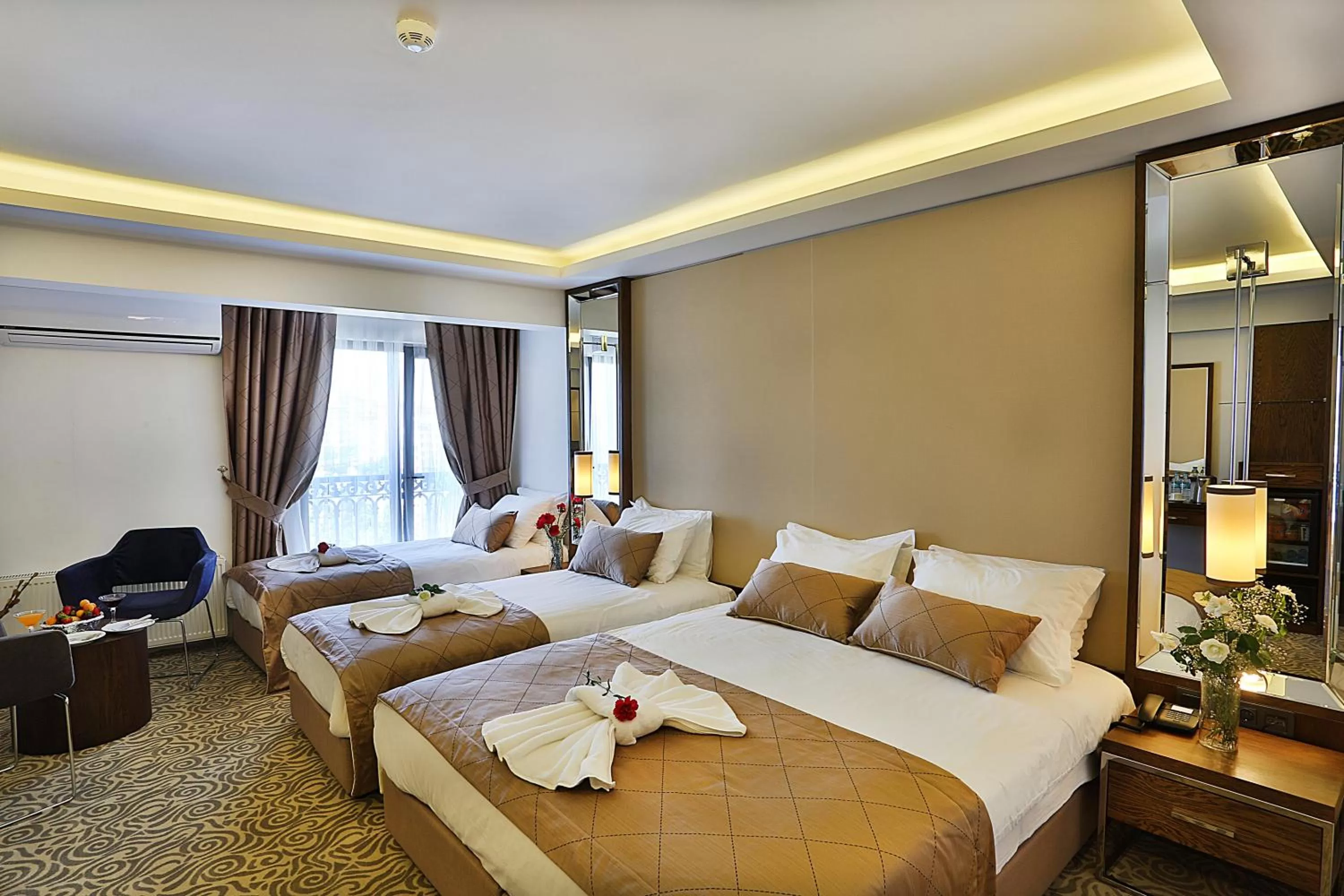 Coffee/tea facilities, Bed in Grand Sagcanlar Hotel