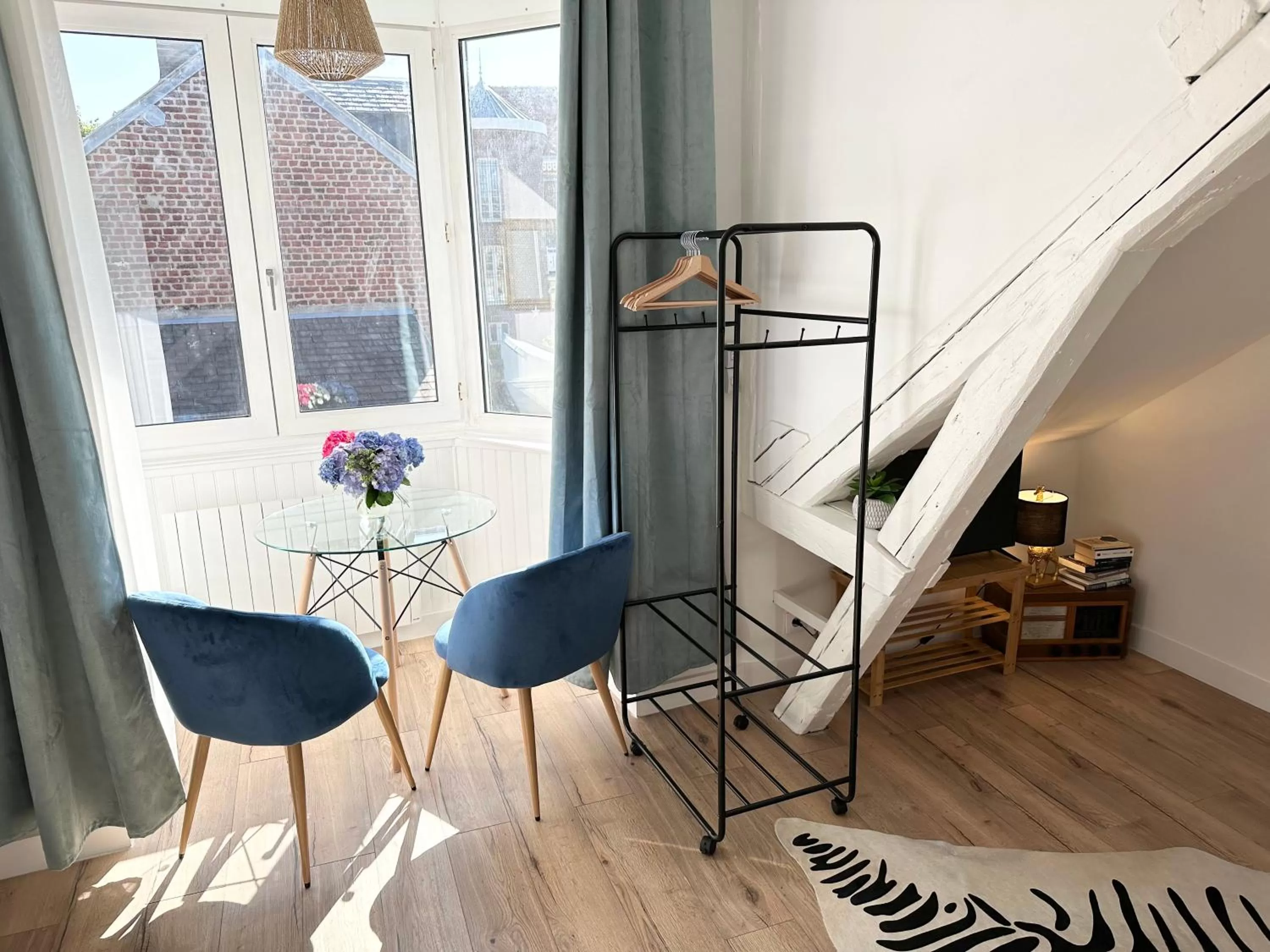 Dining Area in Les Turquoises Étretat - L'Hôtel-Boutique