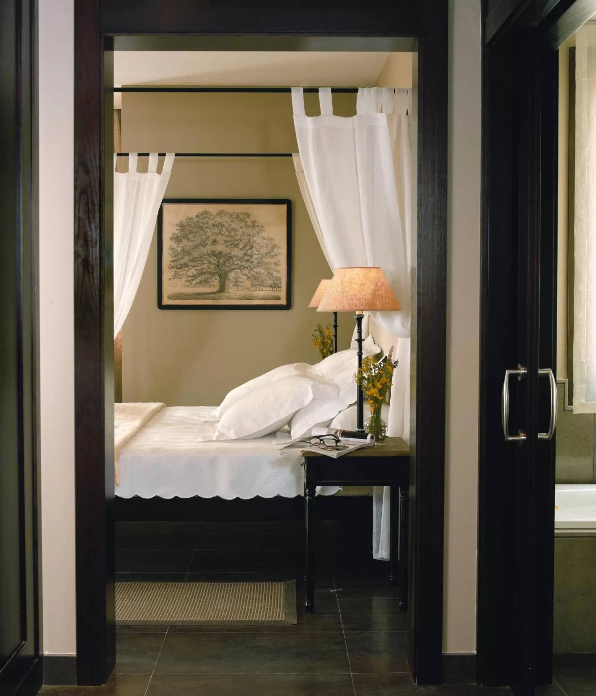 Toilet, Bed in Asia Gardens Hotel & Thai Spa, a Royal Hideaway Hotel