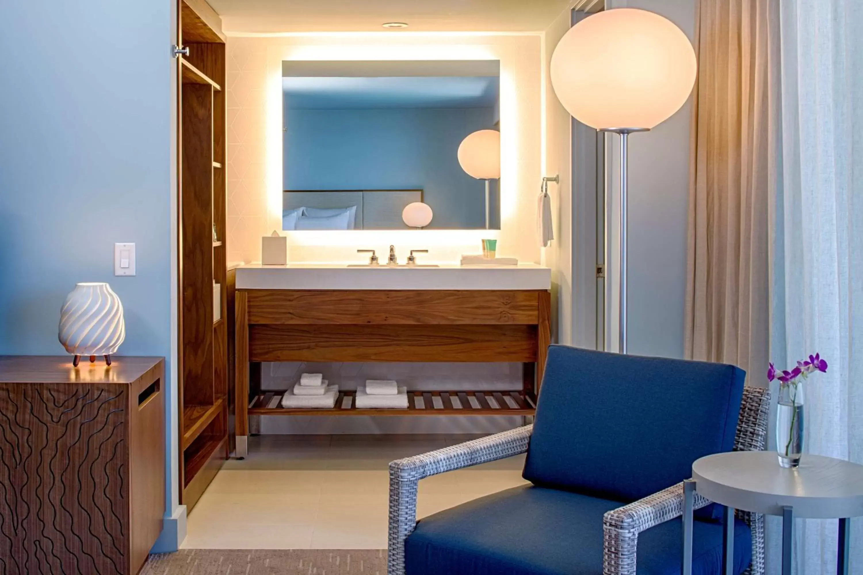 King Room with View and Club Access in Hyatt Regency Waikiki Beach Resort & Spa King Room with View and Club Access in Hyatt Regency Waikiki Beach Resort & Spa