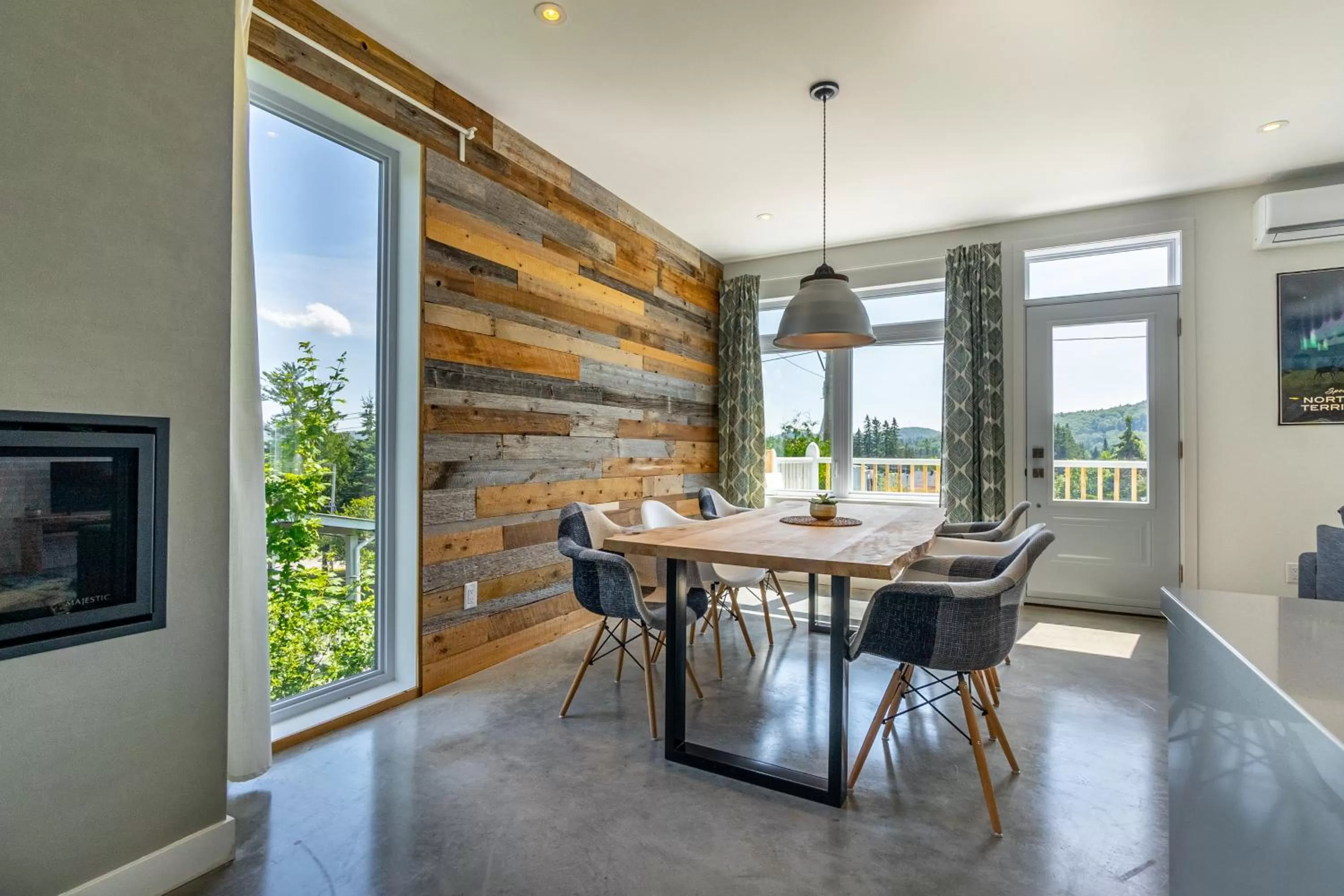 Dining area in Hôtel Val-David - Appartements de la Gare