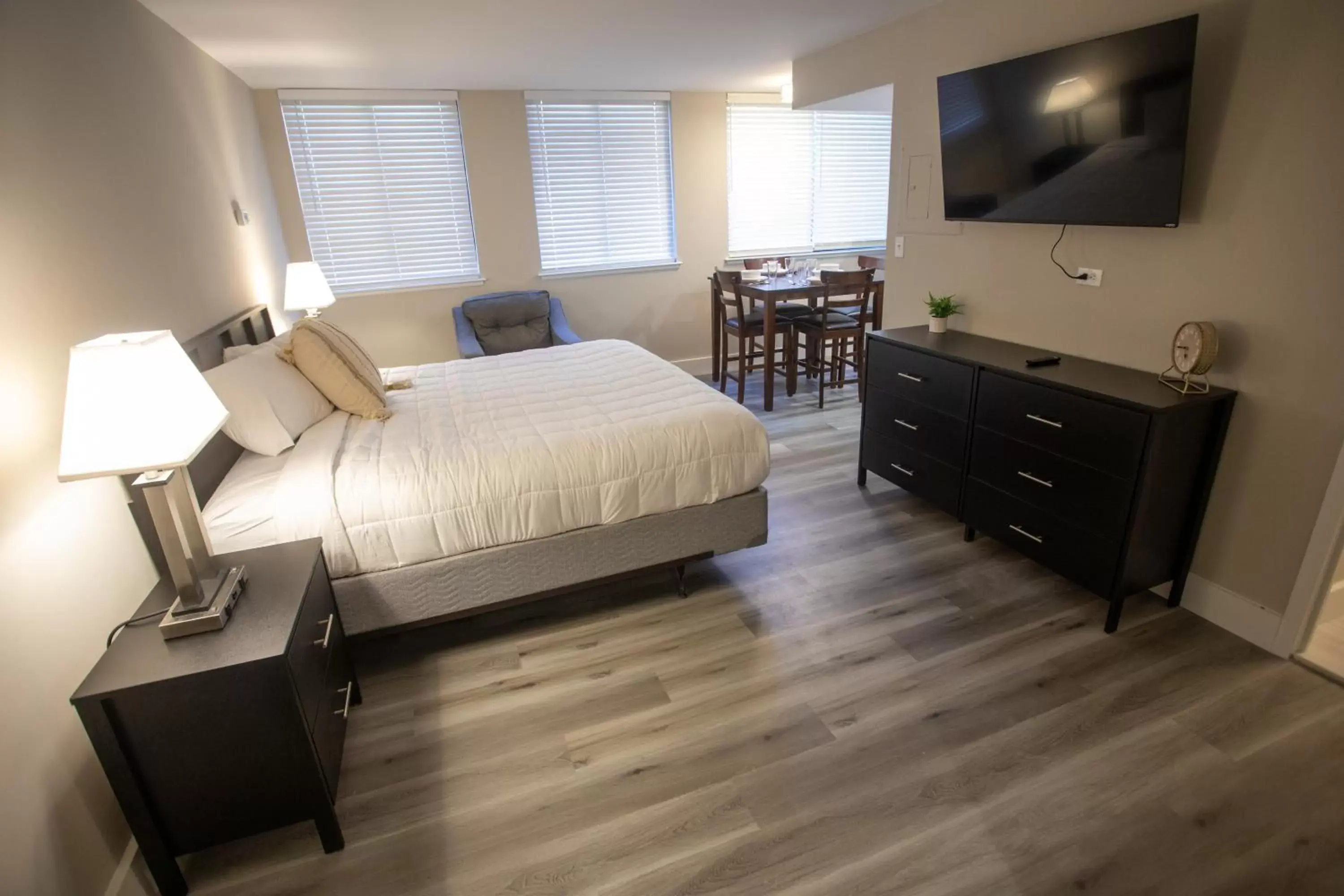 King Studio in Georgetown Residences by LuxUrban King Studio in Georgetown Residences by LuxUrban