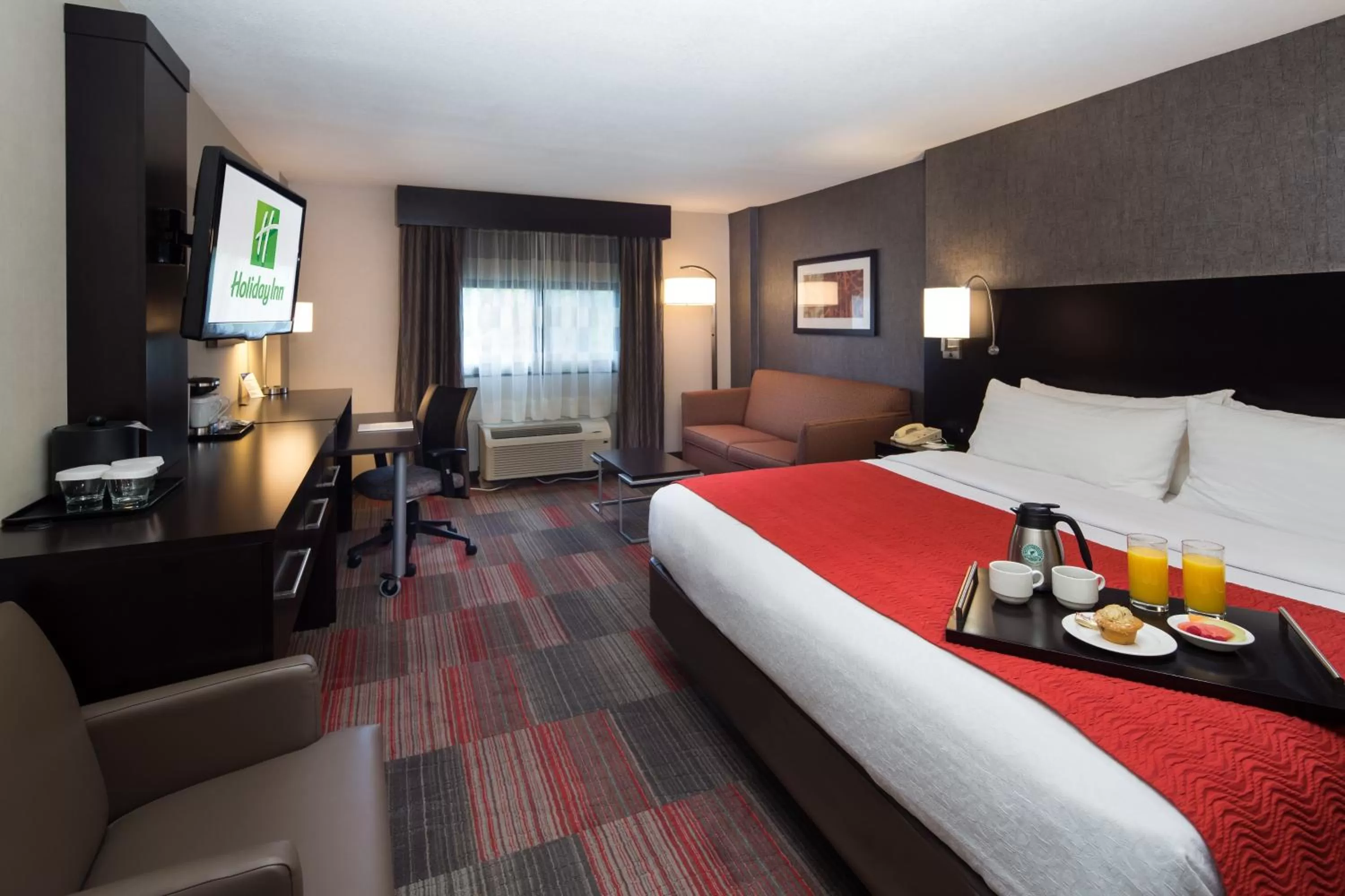 Photo of the whole room, Bed in Holiday Inn Milwaukee Riverfront by IHG