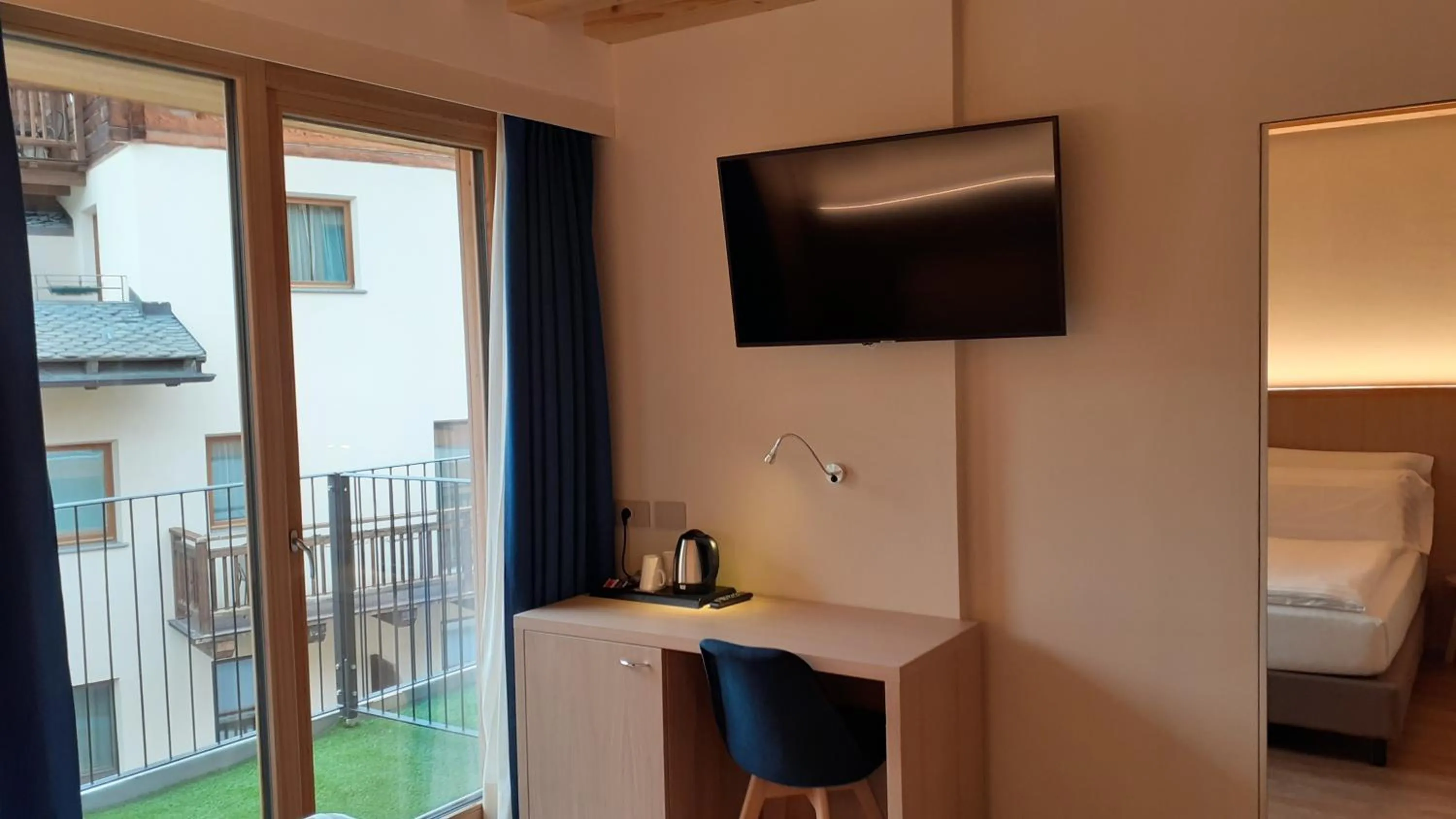 TV and multimedia, Bed in Livì Family Hotel