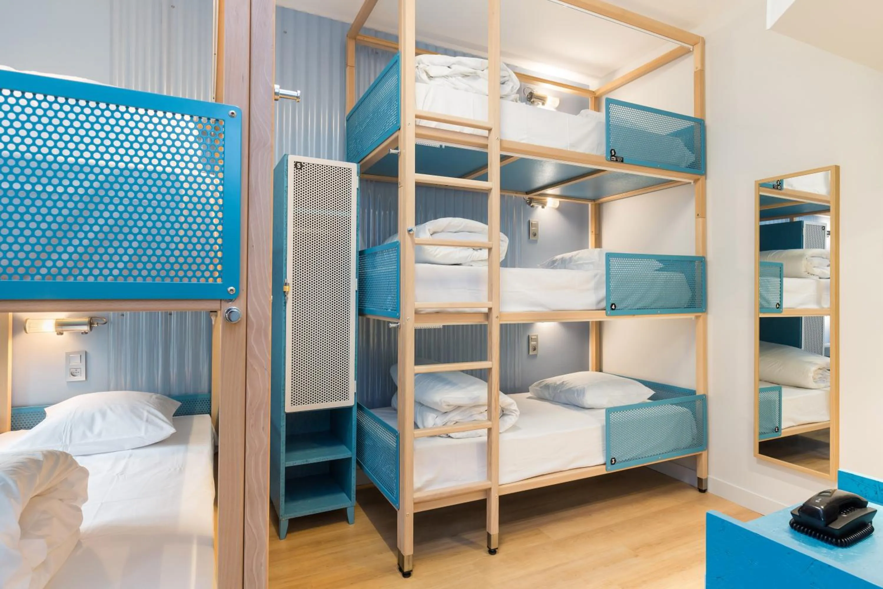 Bunk Bed in Hôtel Ozz by Happyculture