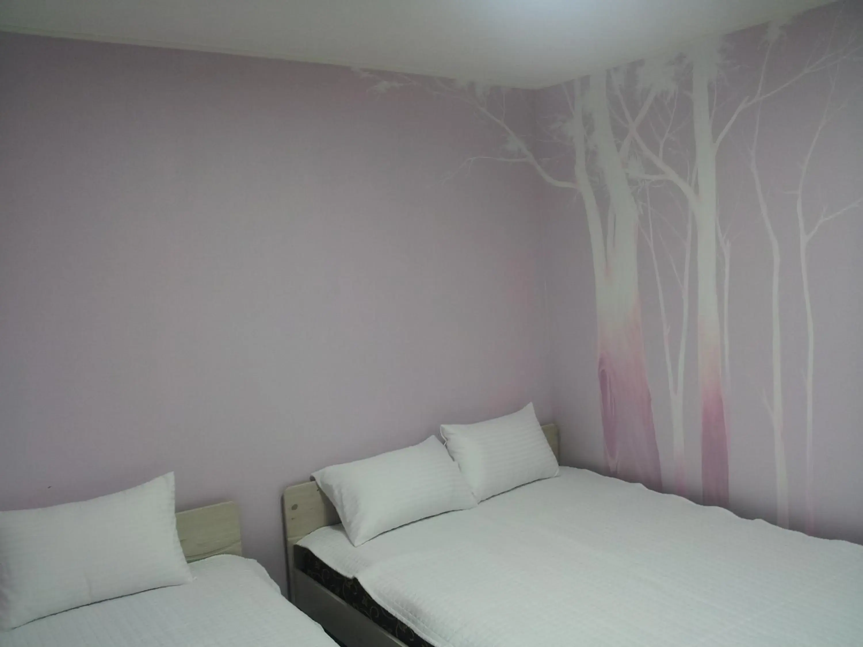 Deluxe Twin Room in MK Liberty House Deluxe Twin Room in MK Liberty House