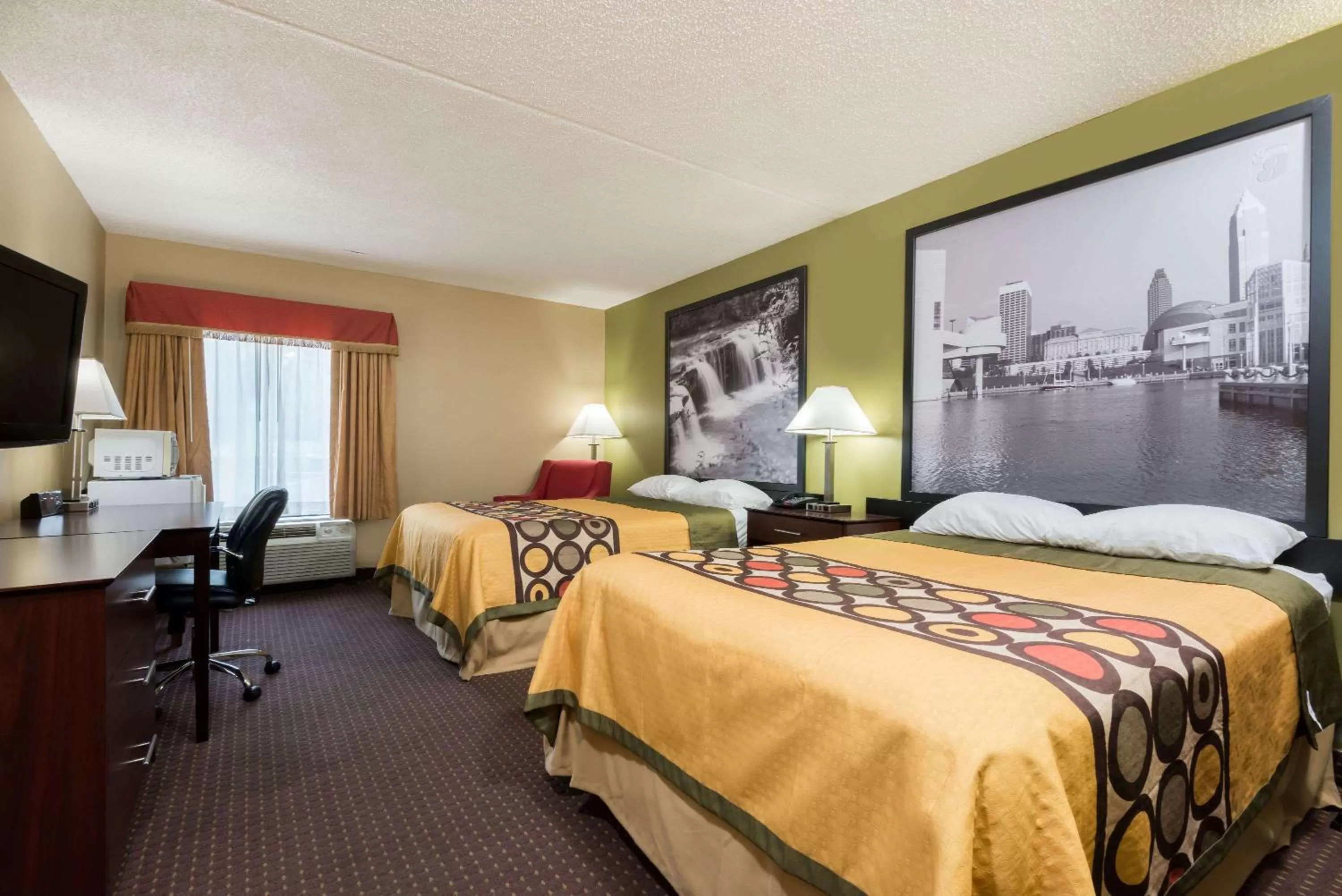 Photo of the whole room, Bed in Super 8 by Wyndham Miamisburg Dayton S Area OH