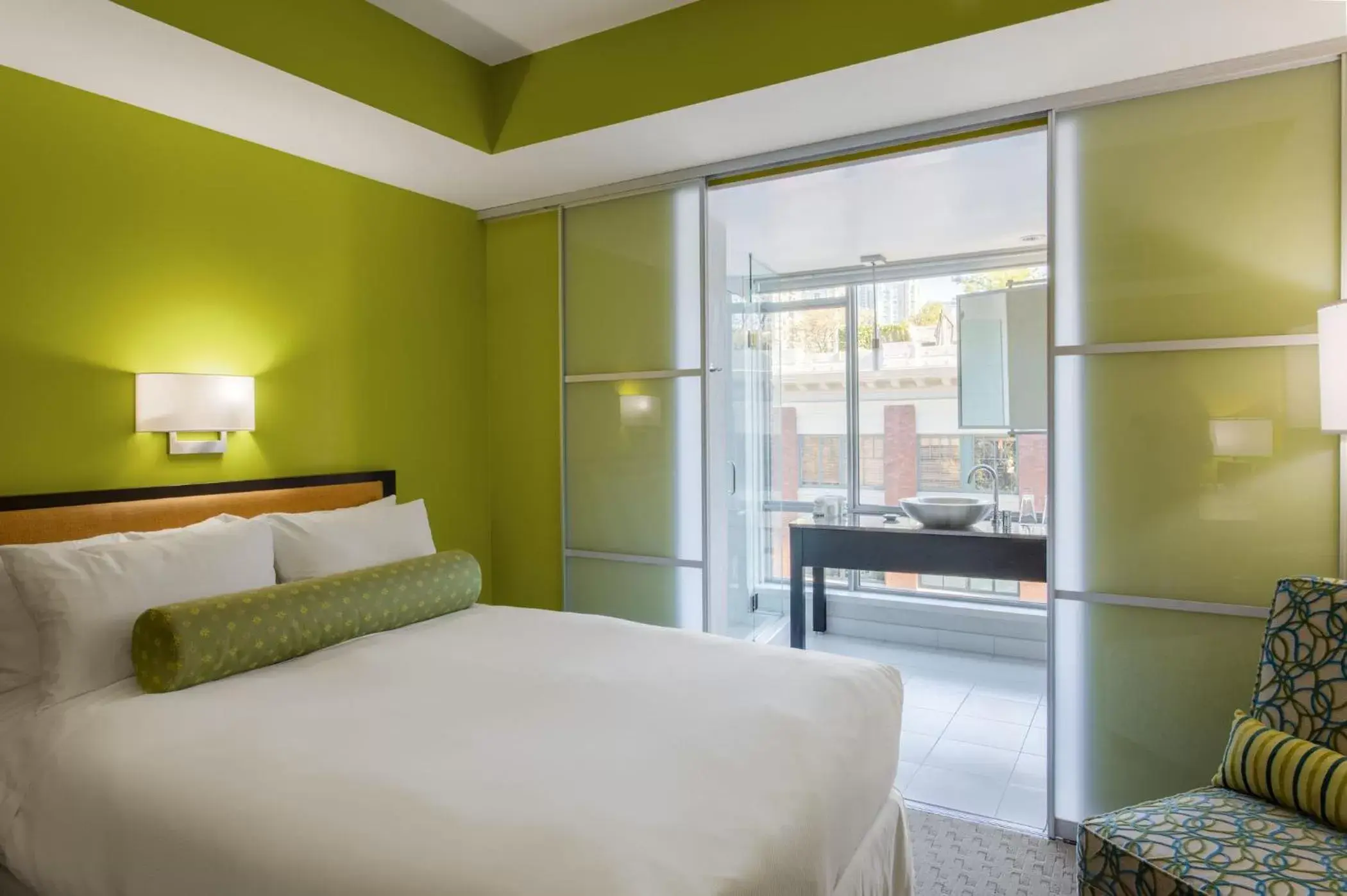 Superior Double Room with Two Double Beds in OPUS Vancouver Superior Double Room with Two Double Beds in OPUS Vancouver