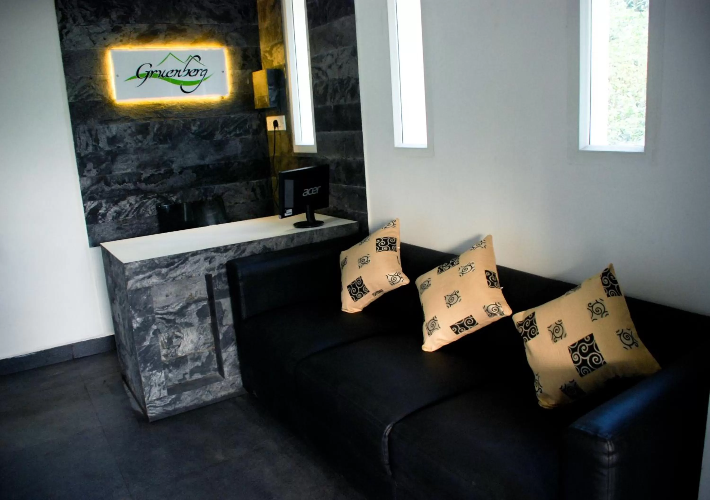 Day in Gruenberg Tea Plantation Haus