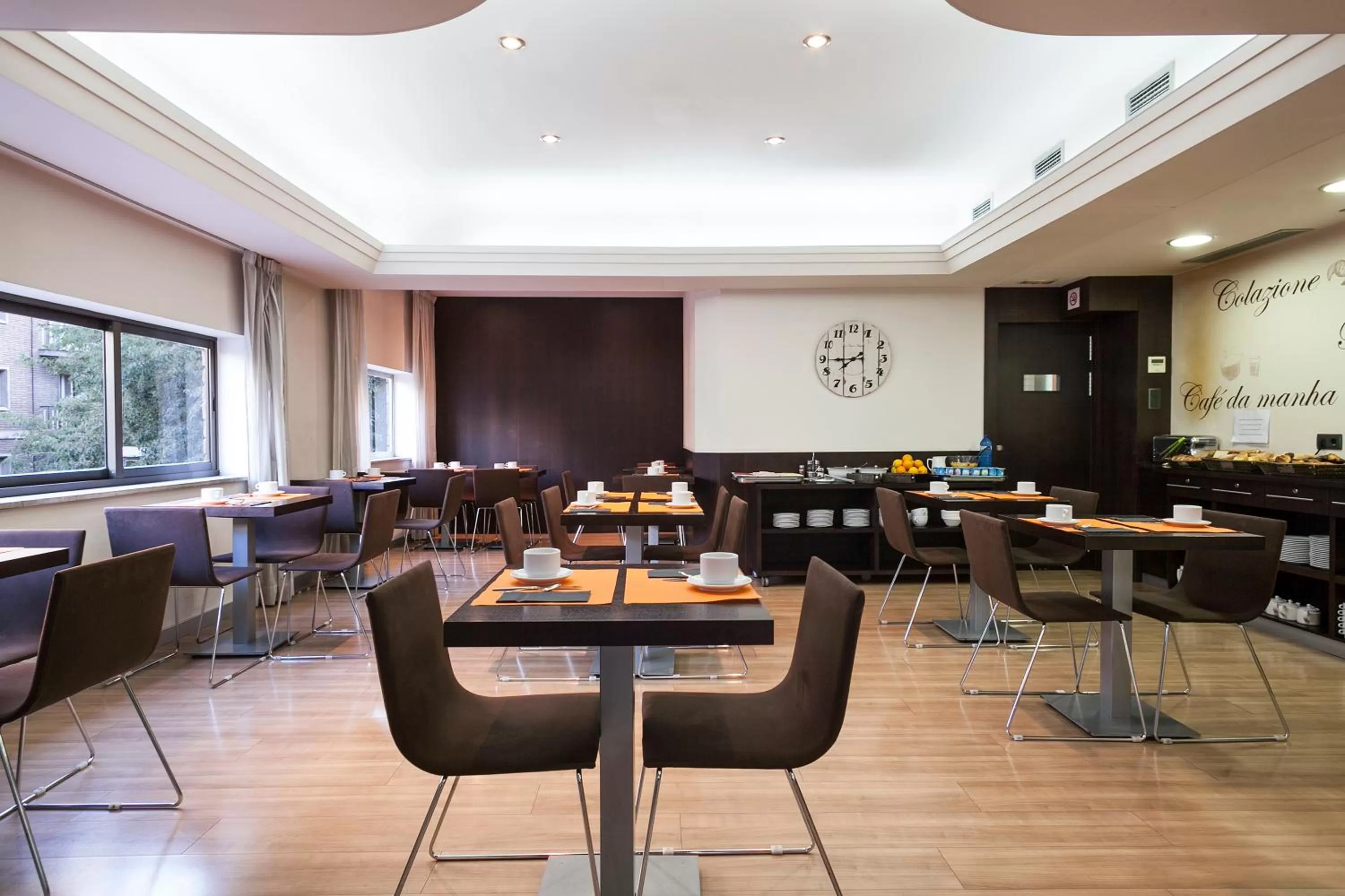 Restaurant/places to eat in Acta Antibes