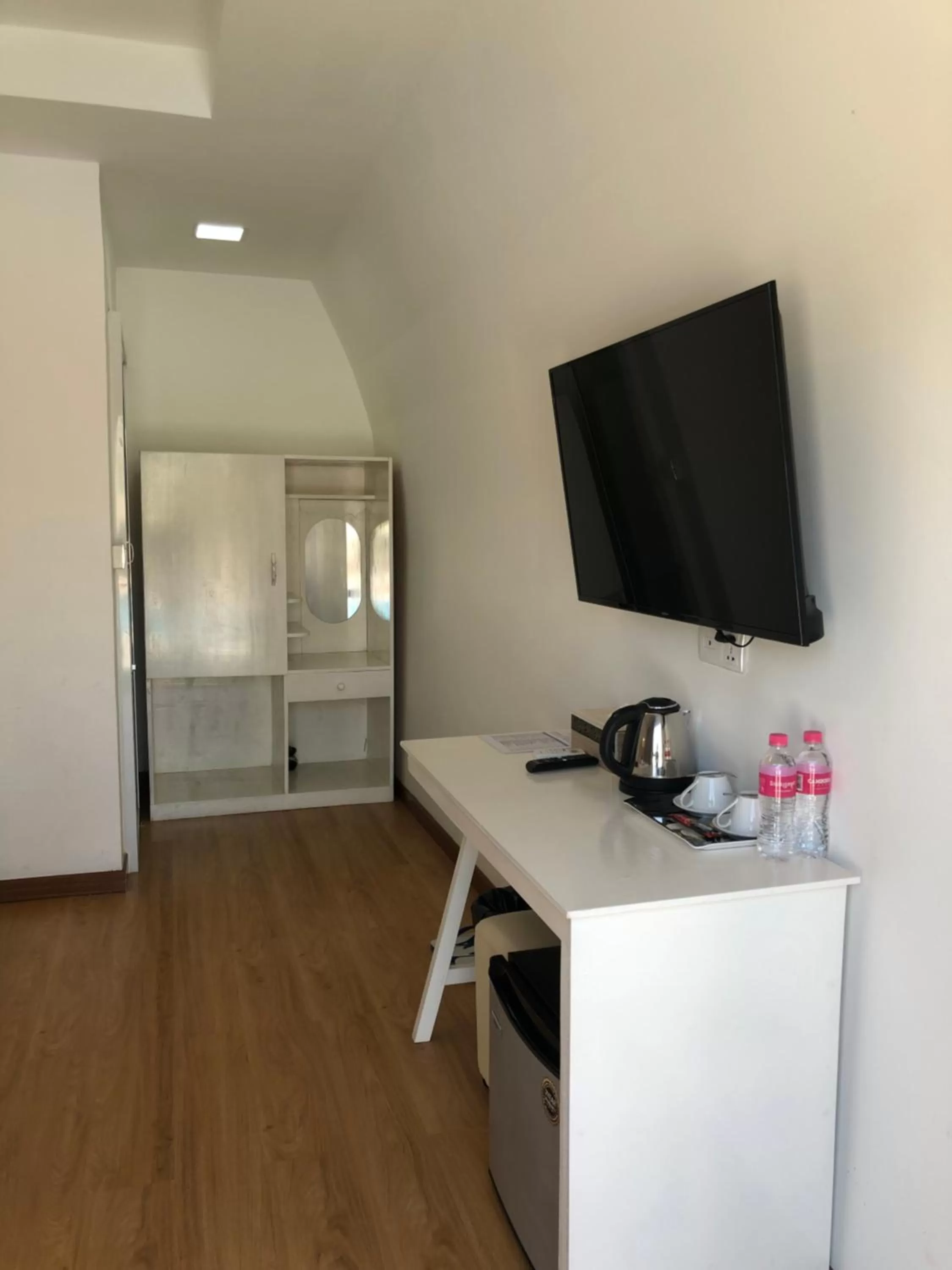 Communal lounge/ TV room, TV/Entertainment Center in Jasmine River Front