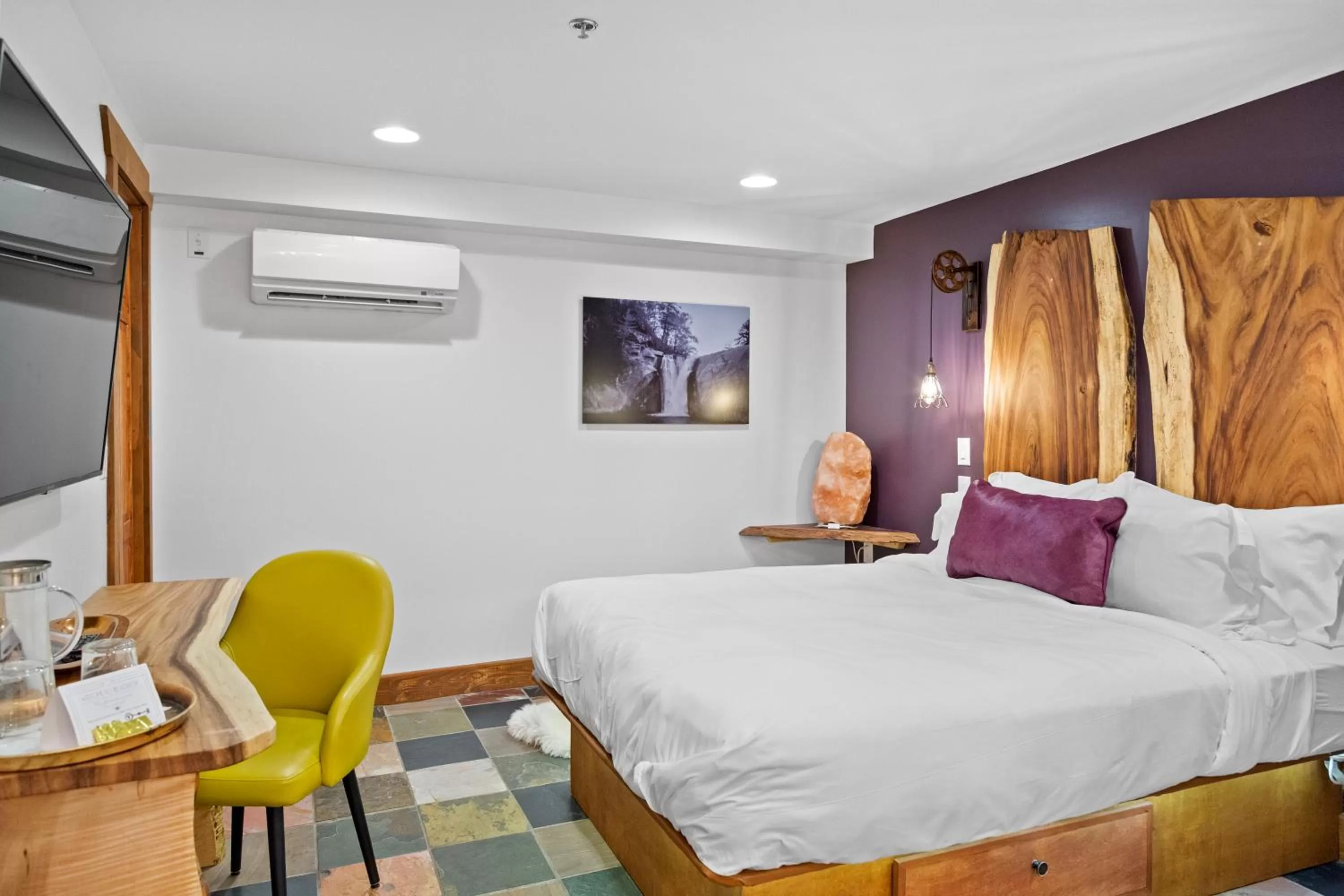 Queen Room in The Horton Hotel