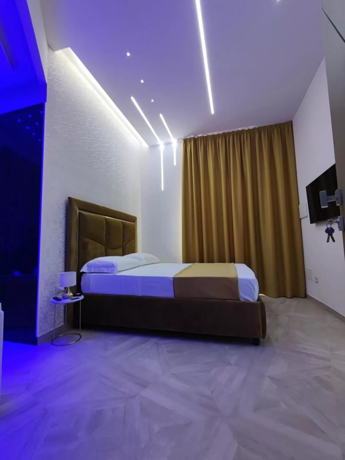 Bed in Twin Towers Naples Luxury