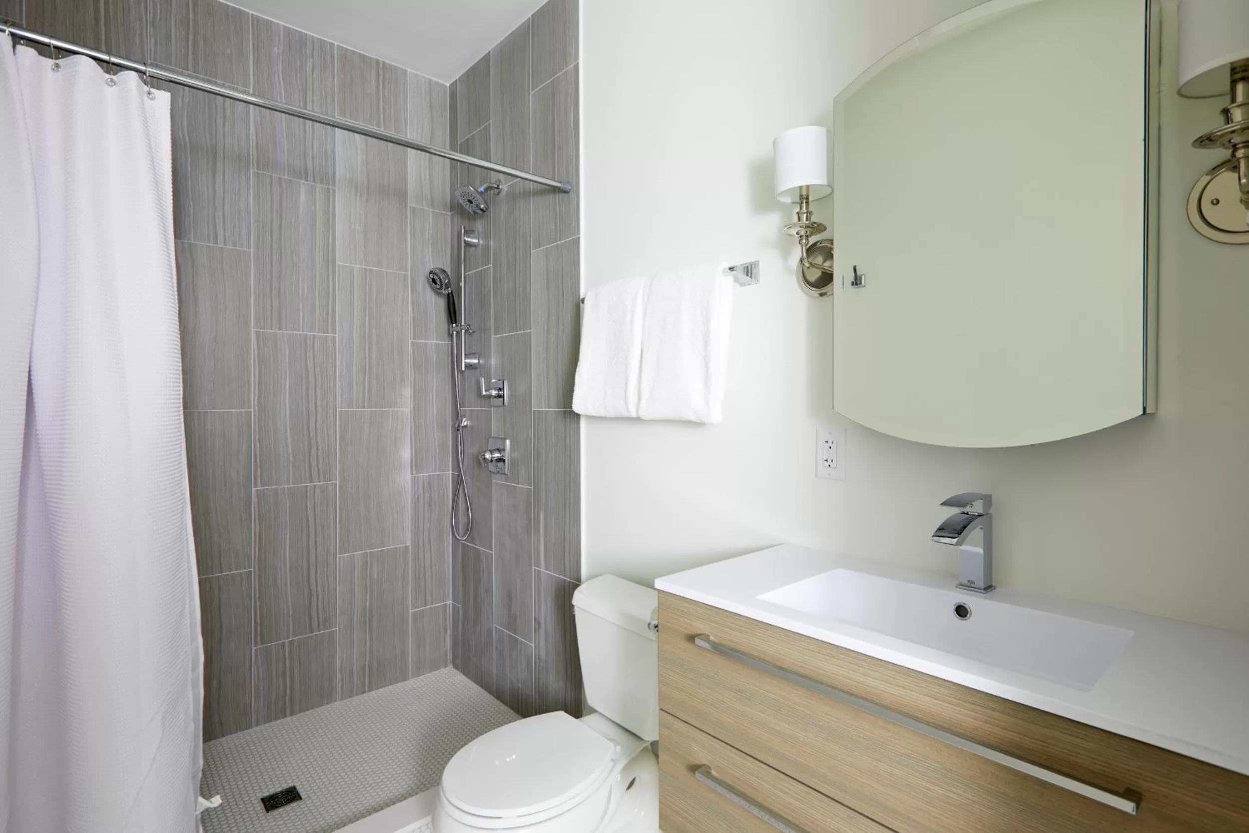 Bathroom in Sonder Lafayette Square