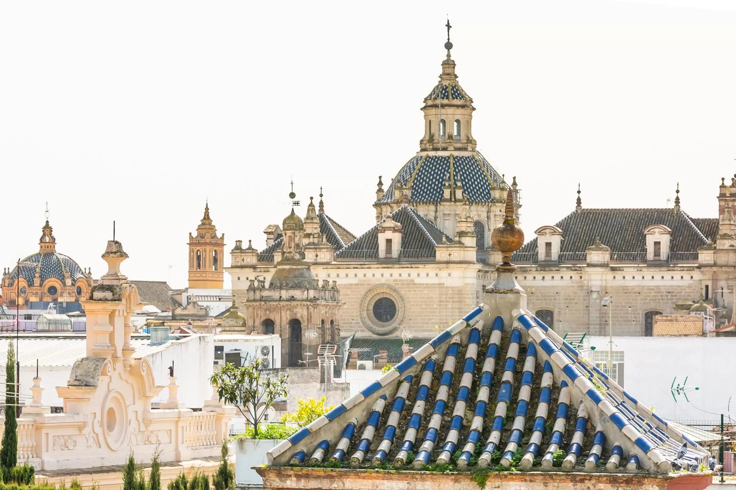 City view in Aquitania Home Suites