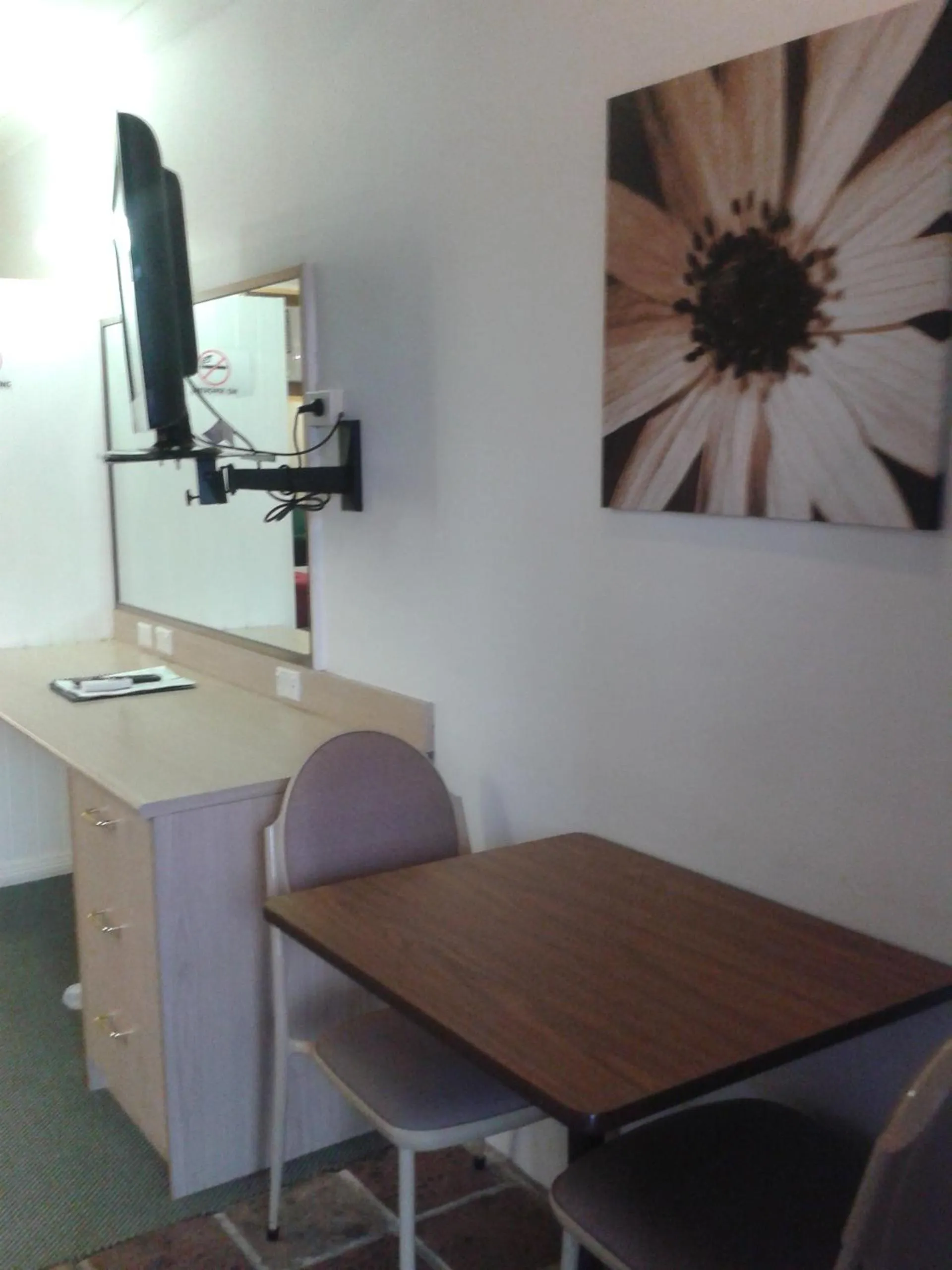 Decorative detail in Elsinor Motor Lodge