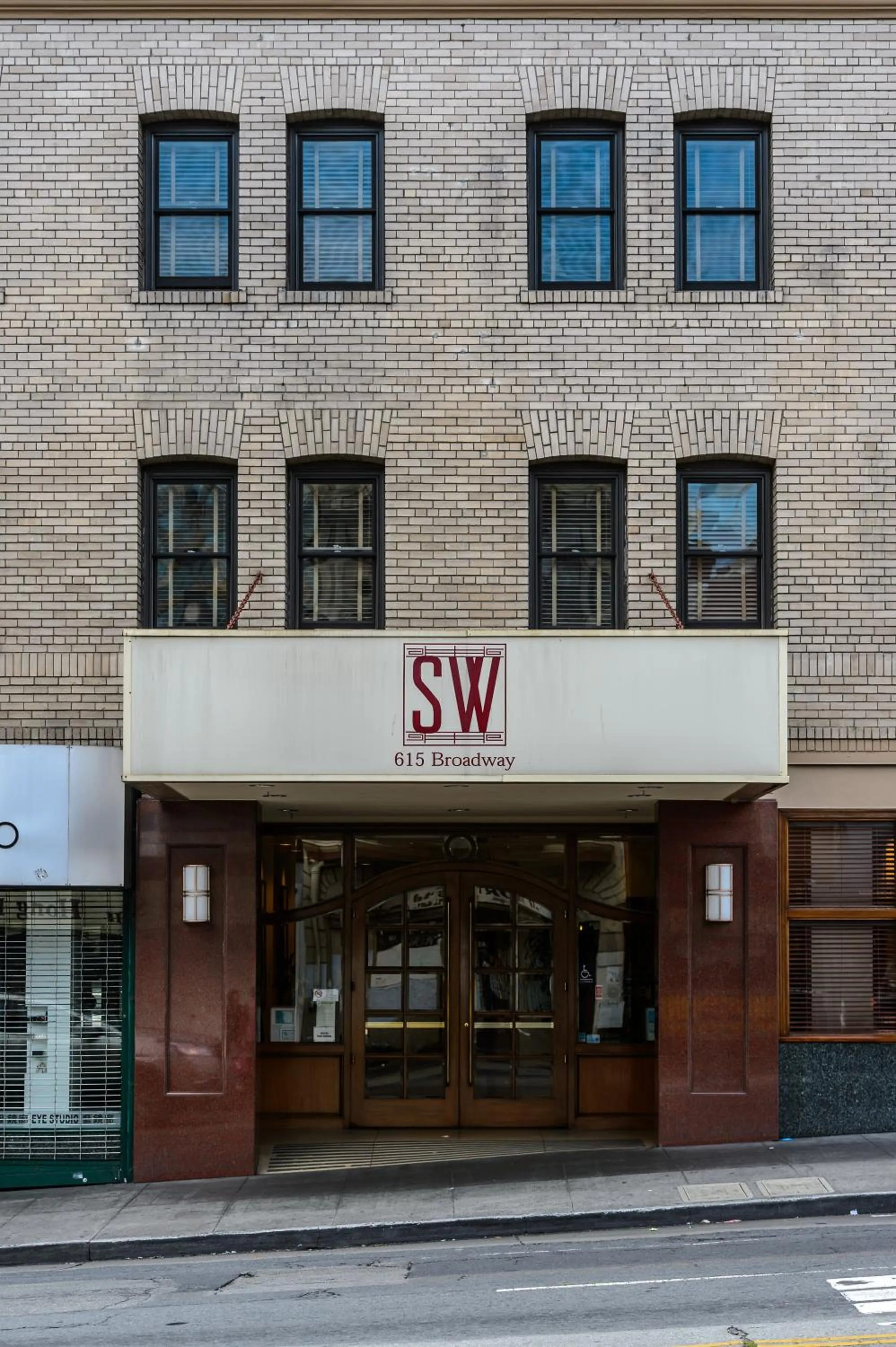 Facade/entrance in SW Hotel