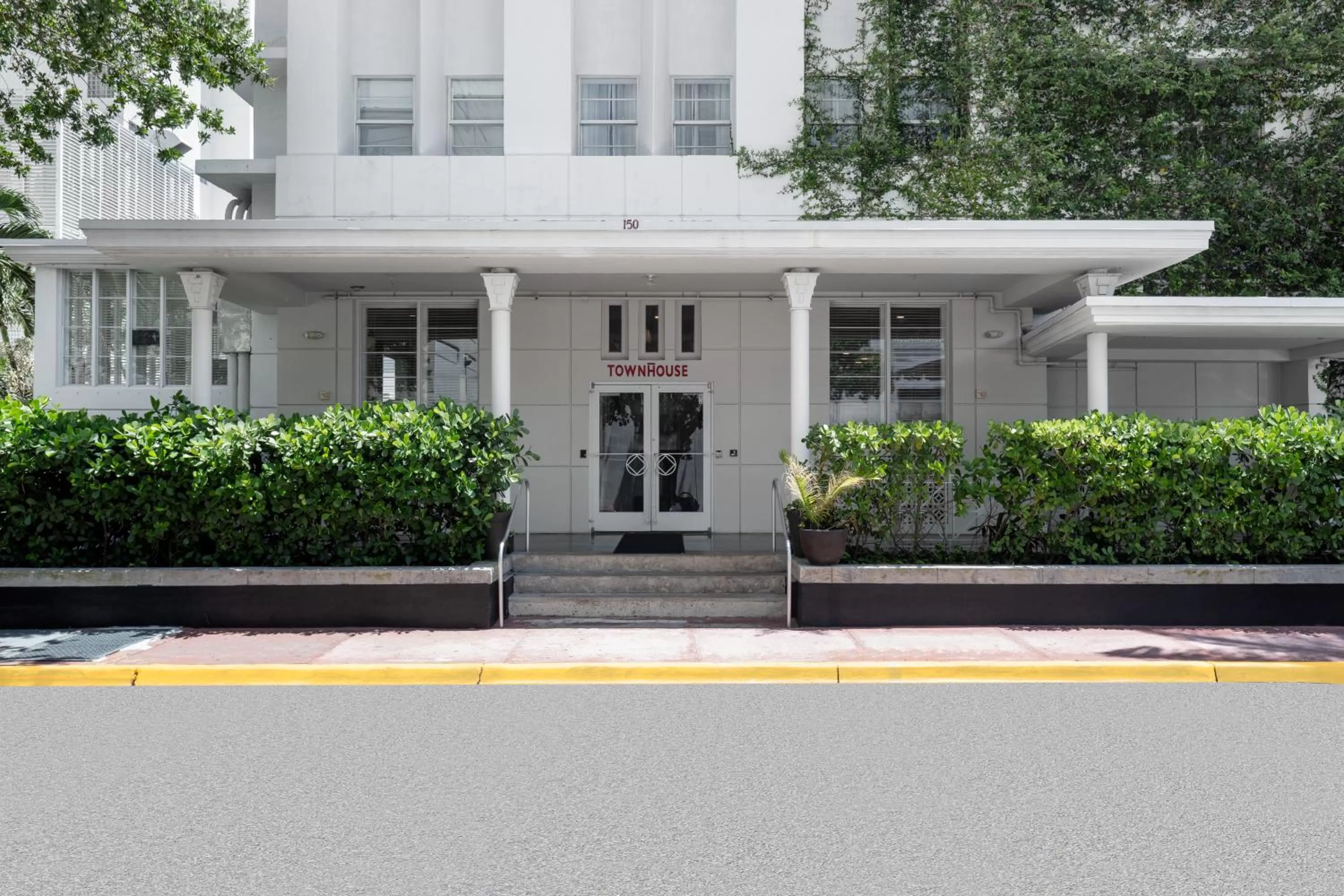 Facade/entrance, Property Building in Townhouse by Luxurban