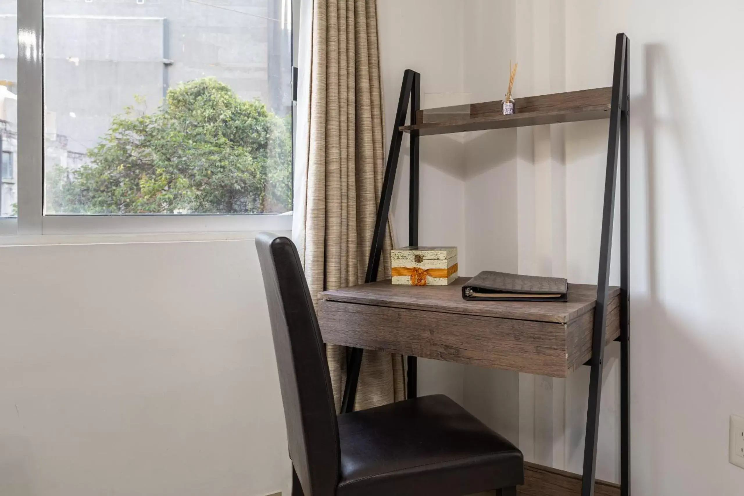 Double Room with Private Bathroom in Suites 259 Condesa Double Room with Private Bathroom in Suites 259 Condesa