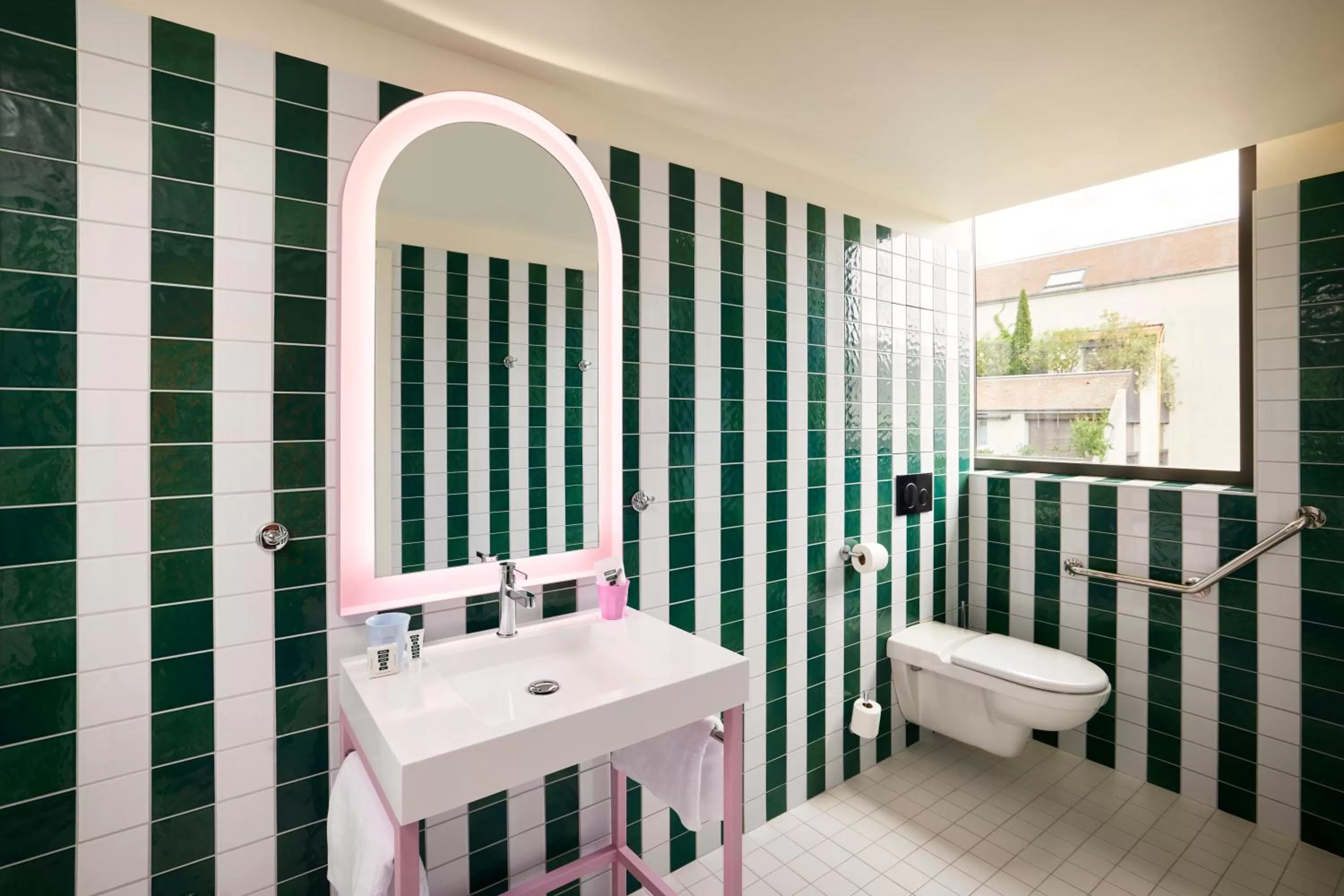 Shower in Mama Shelter Dijon