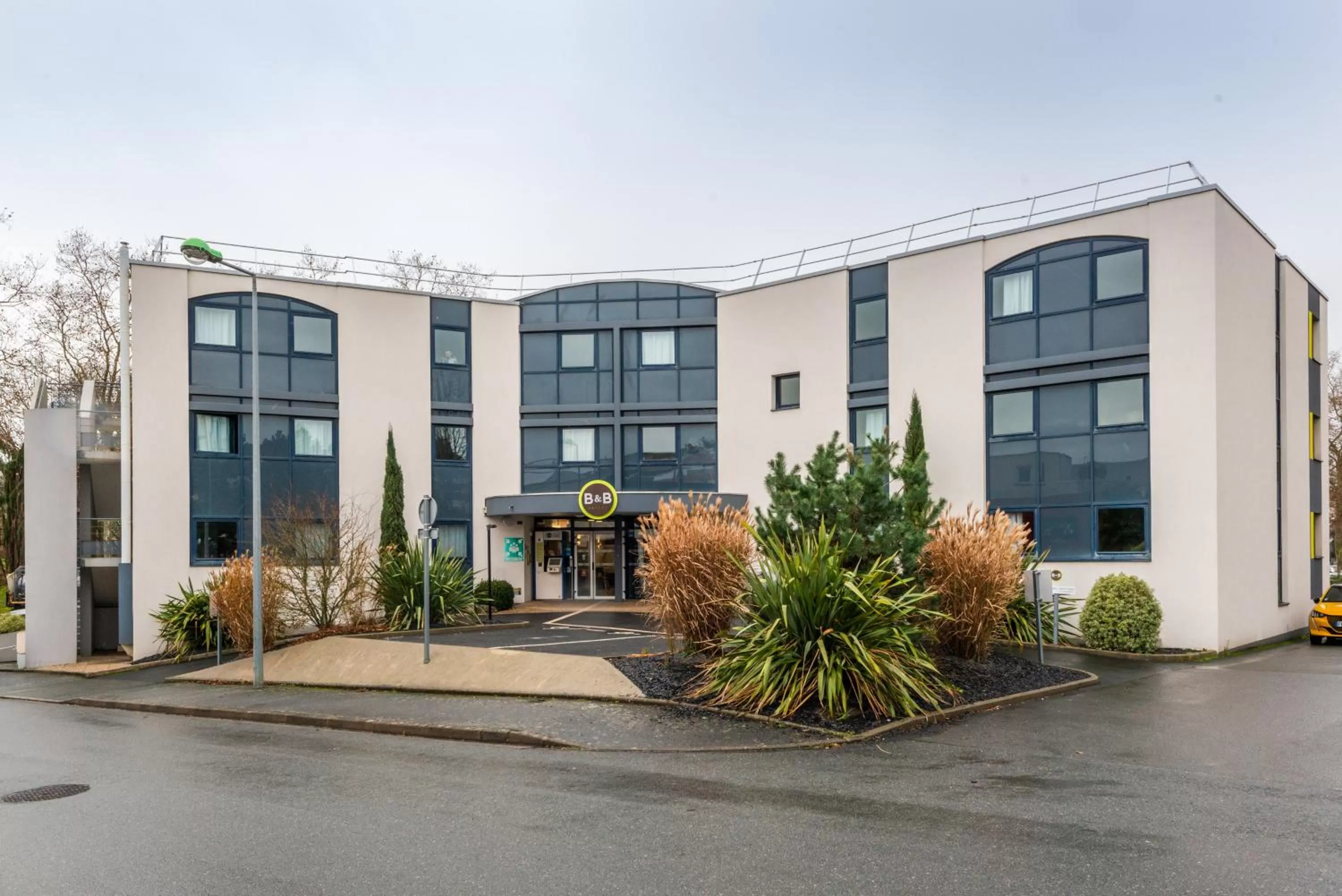 Property building in B&B HOTEL Cholet Sud