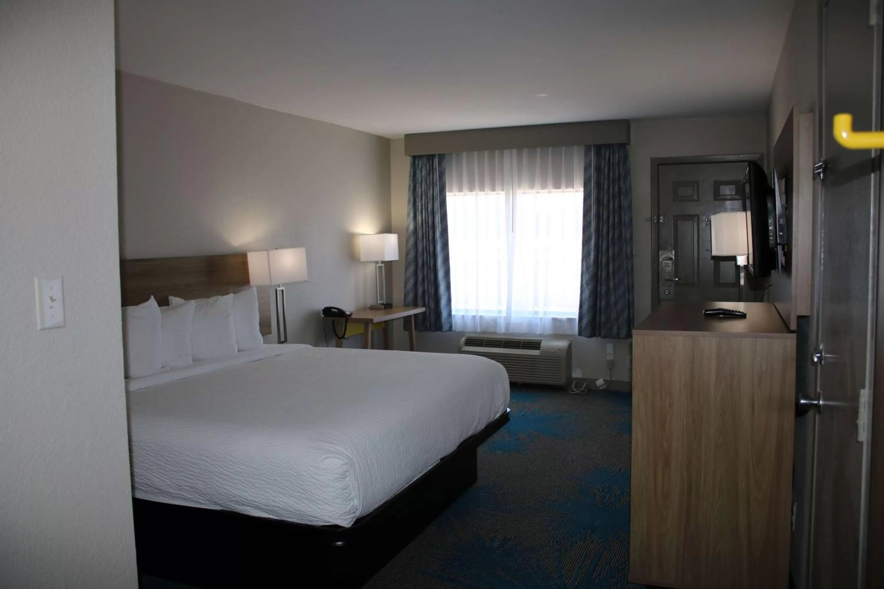 Photo of the whole room, Bed in Days Inn by Wyndham Waco University Area