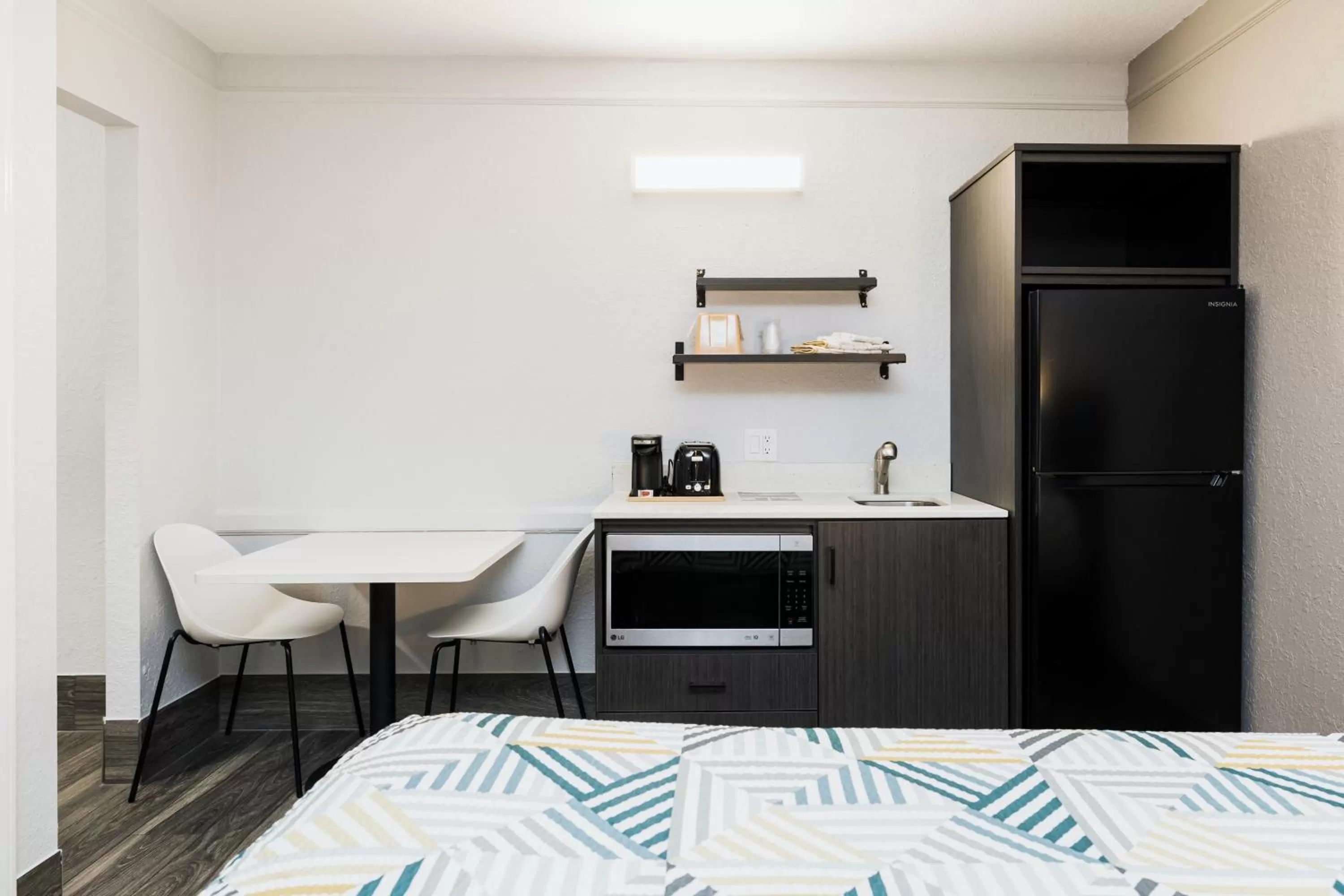 Kitchen or kitchenette in Studio 6 Baytown, Tx - Garth Road