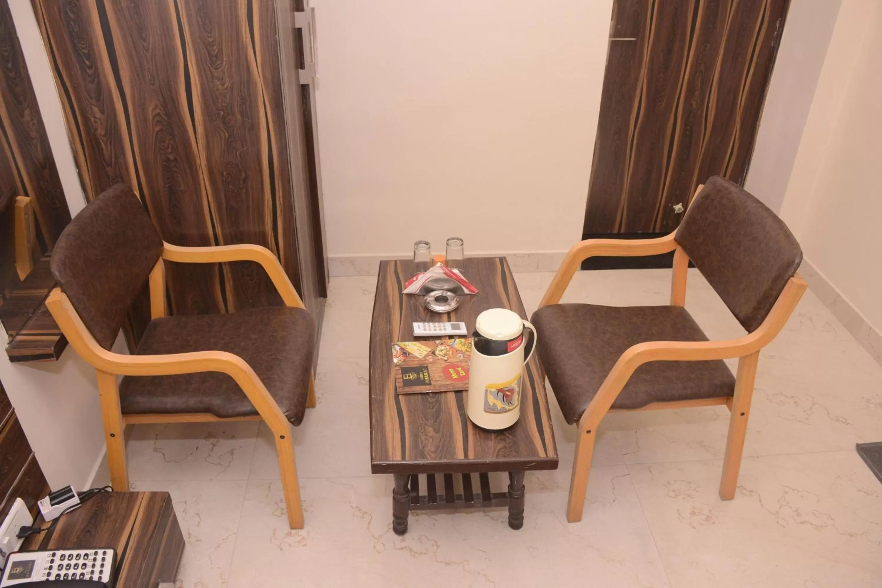 Living room, Seating Area in Hotel Bharat