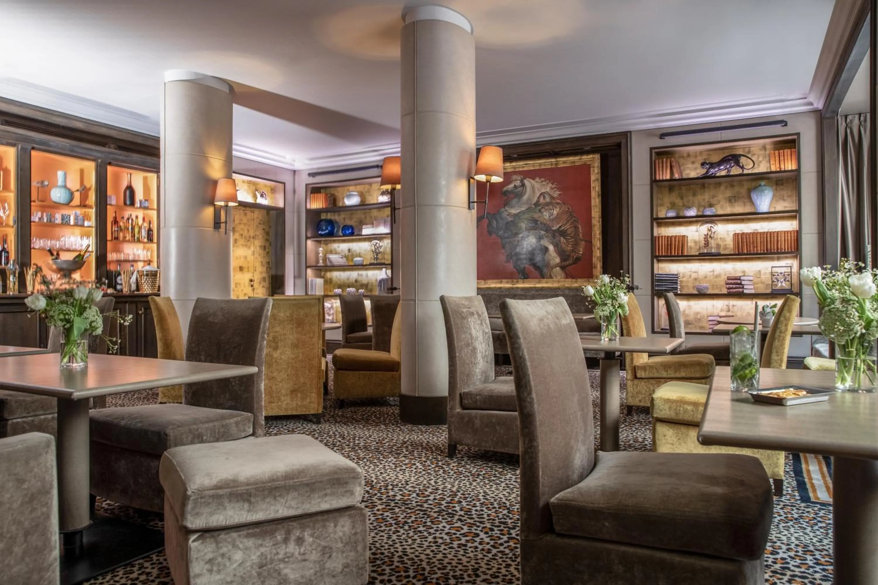 Library in Esprit Saint Germain