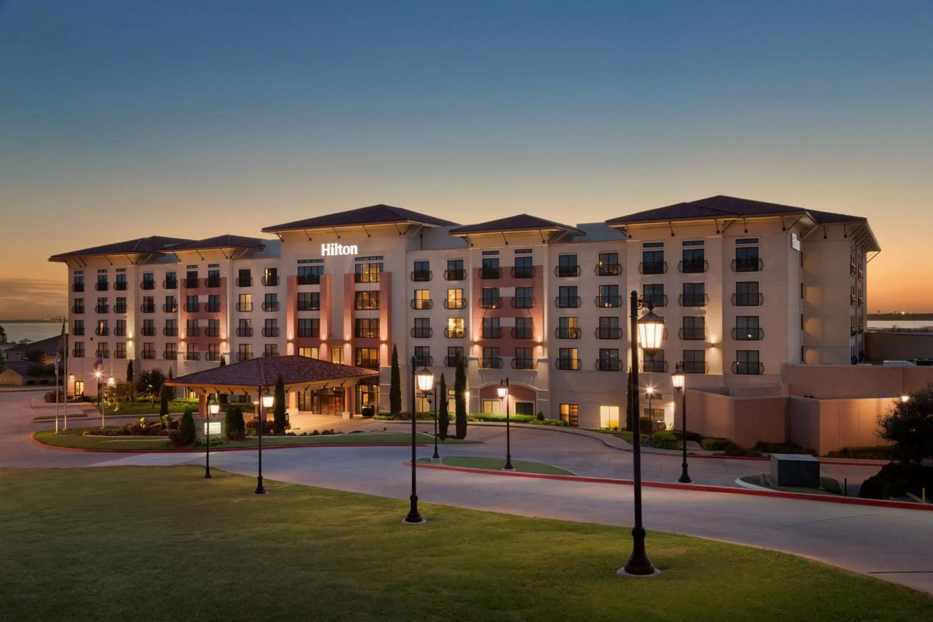 Property building in Hilton Dallas/Rockwall Lakefront Hotel
