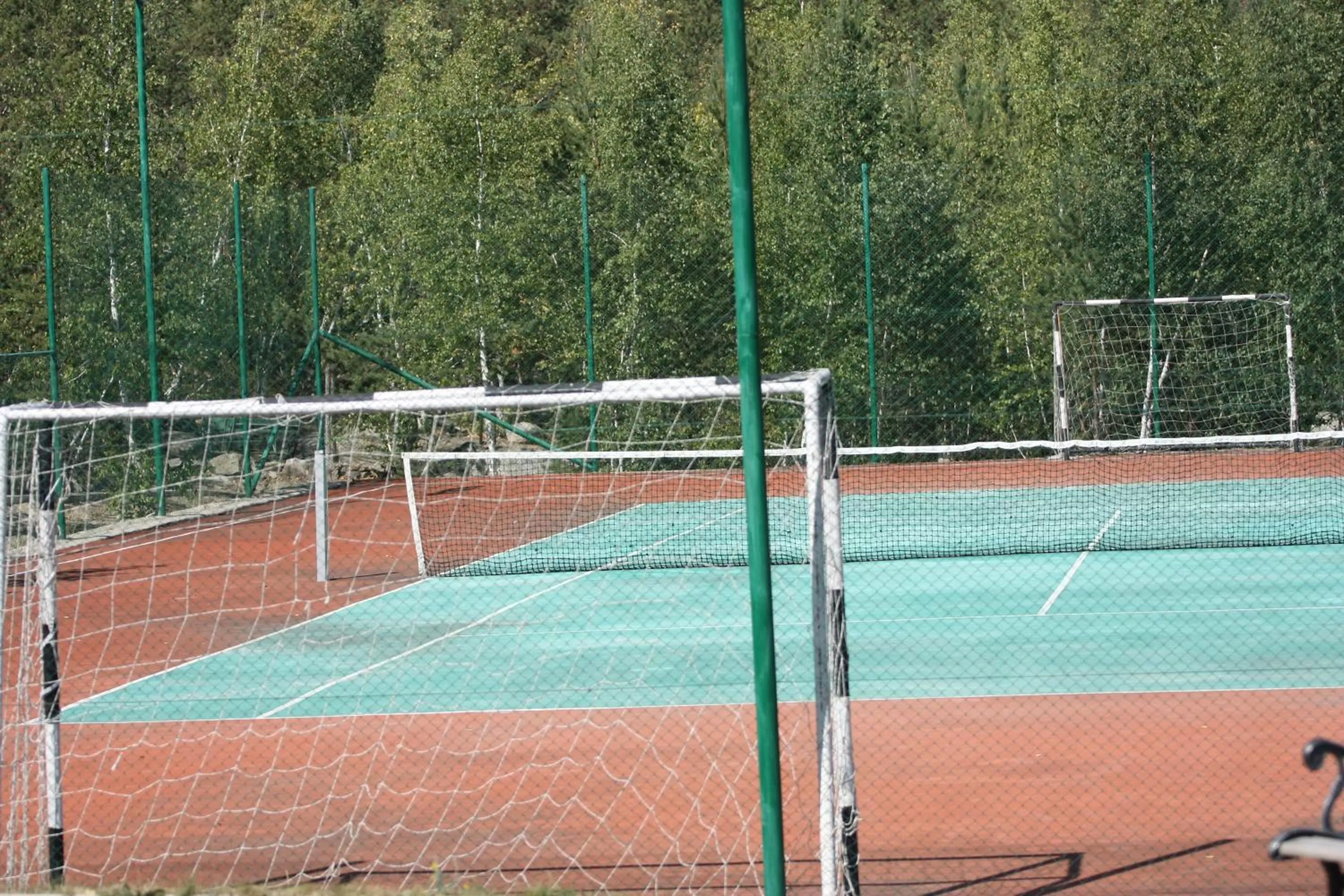 Tennis court in Park Hotel Kokshetau