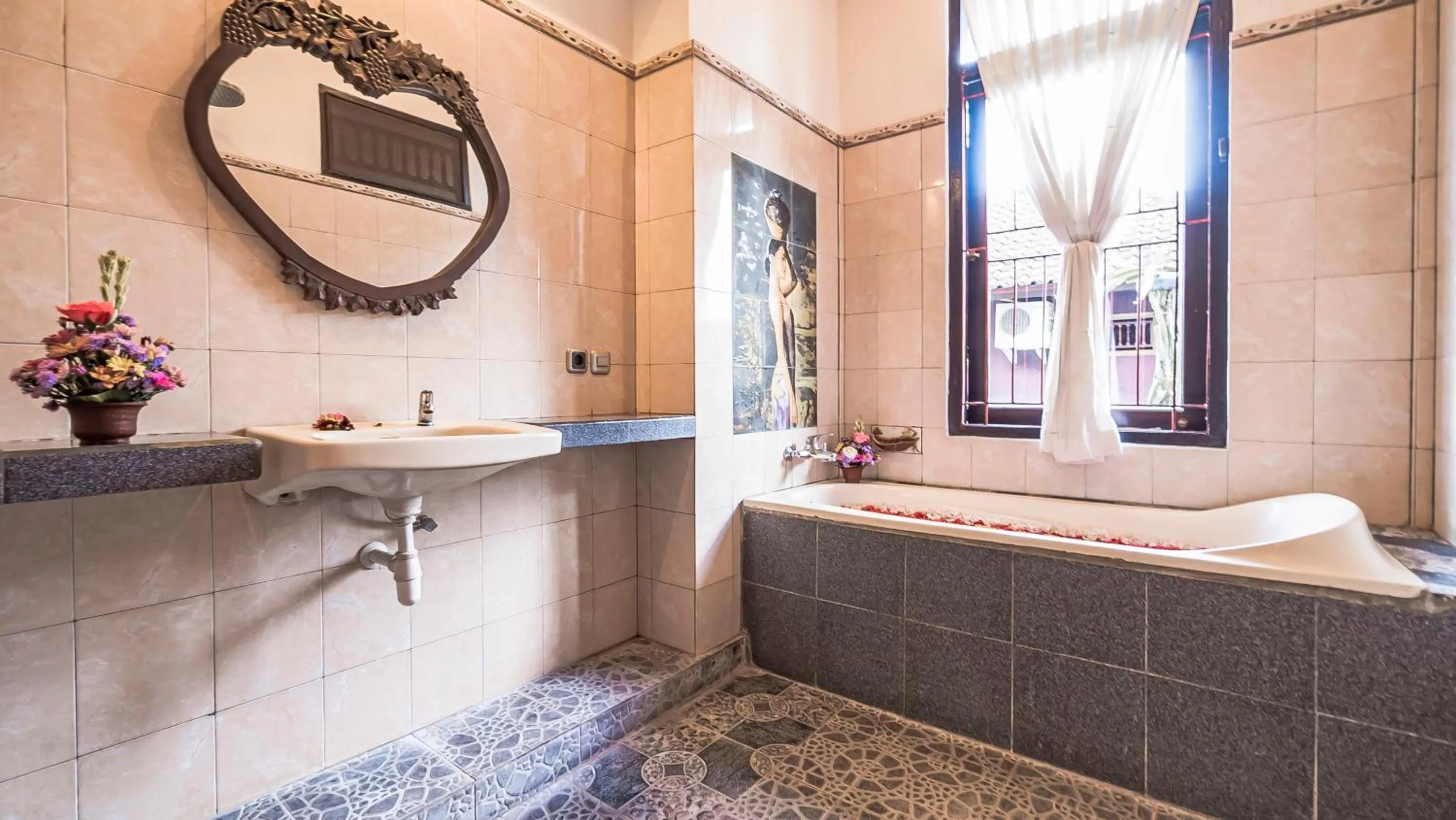 Bathroom, Bed in Kun - Kun Guest House Ubud