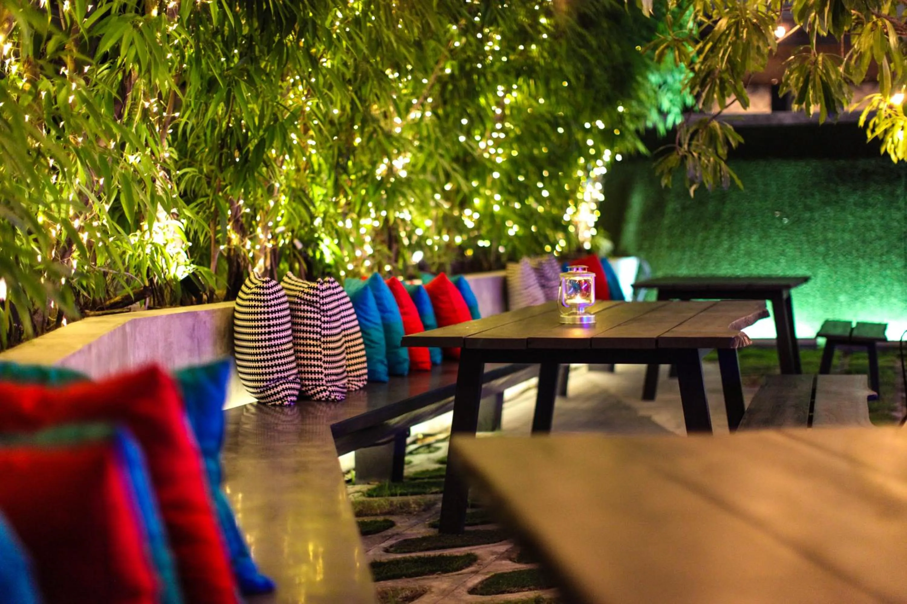 Restaurant/places to eat in LiT BANGKOK Hotel